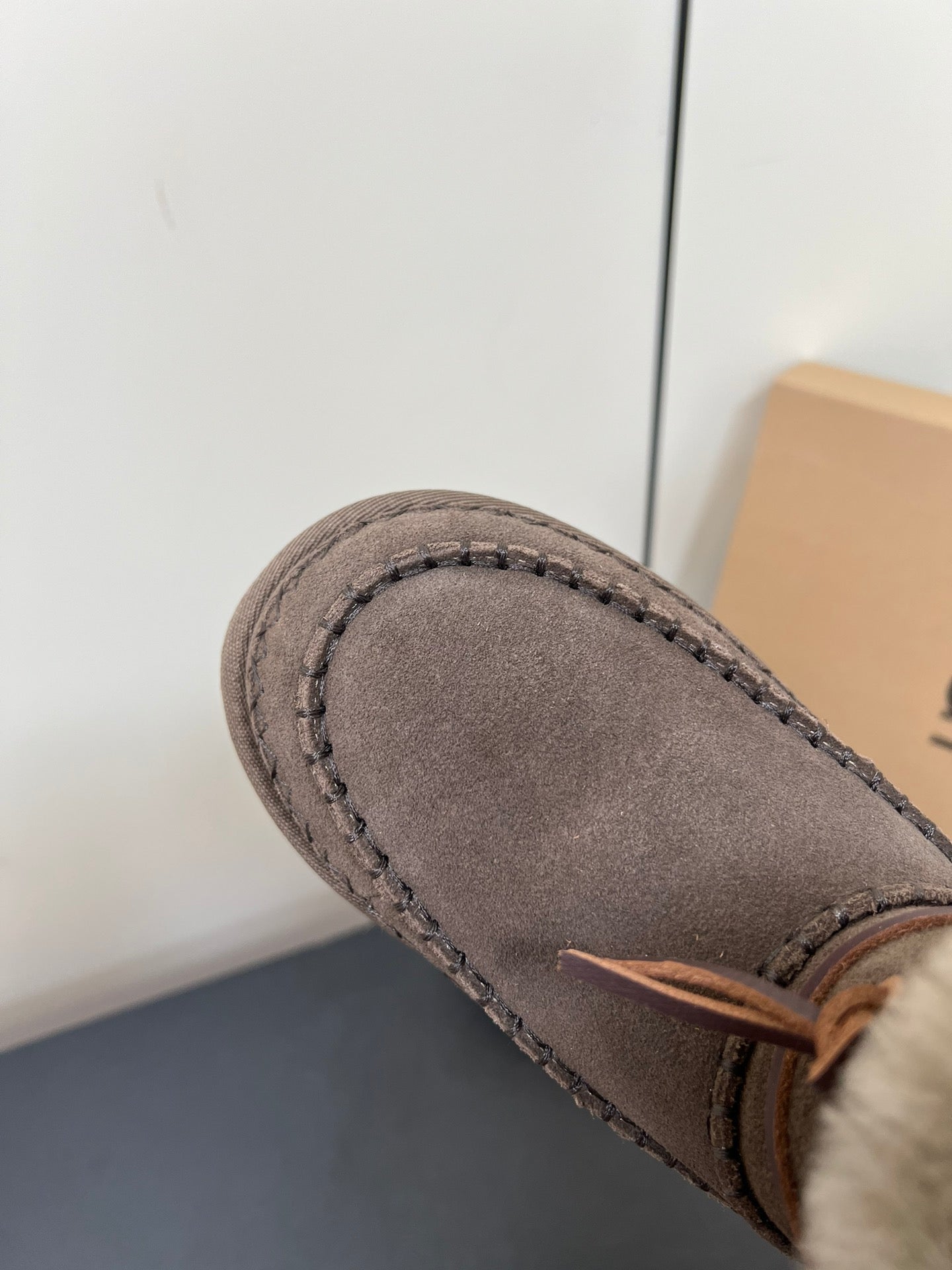 CLASSIC MINI ALPINE IN CEDAR BROWN SUEDE AND FLEECE