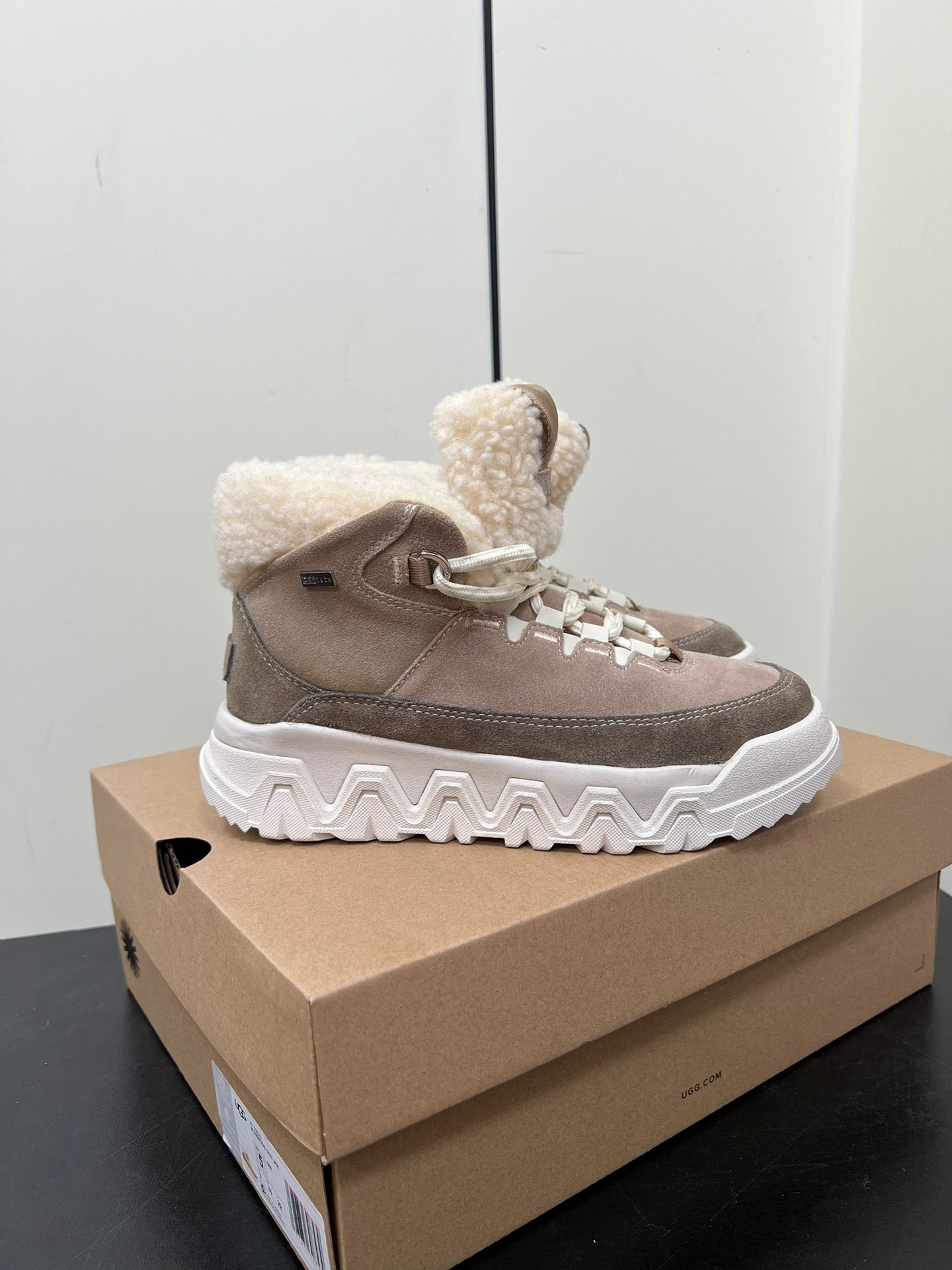 TERRETRAIL COZY LACE IN SAND BROWN SUEDE AND FLEECE
