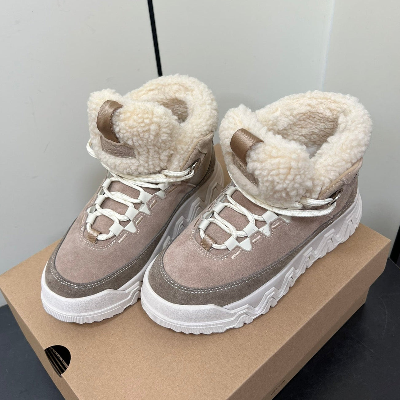 TERRETRAIL COZY LACE IN SAND BROWN SUEDE AND FLEECE