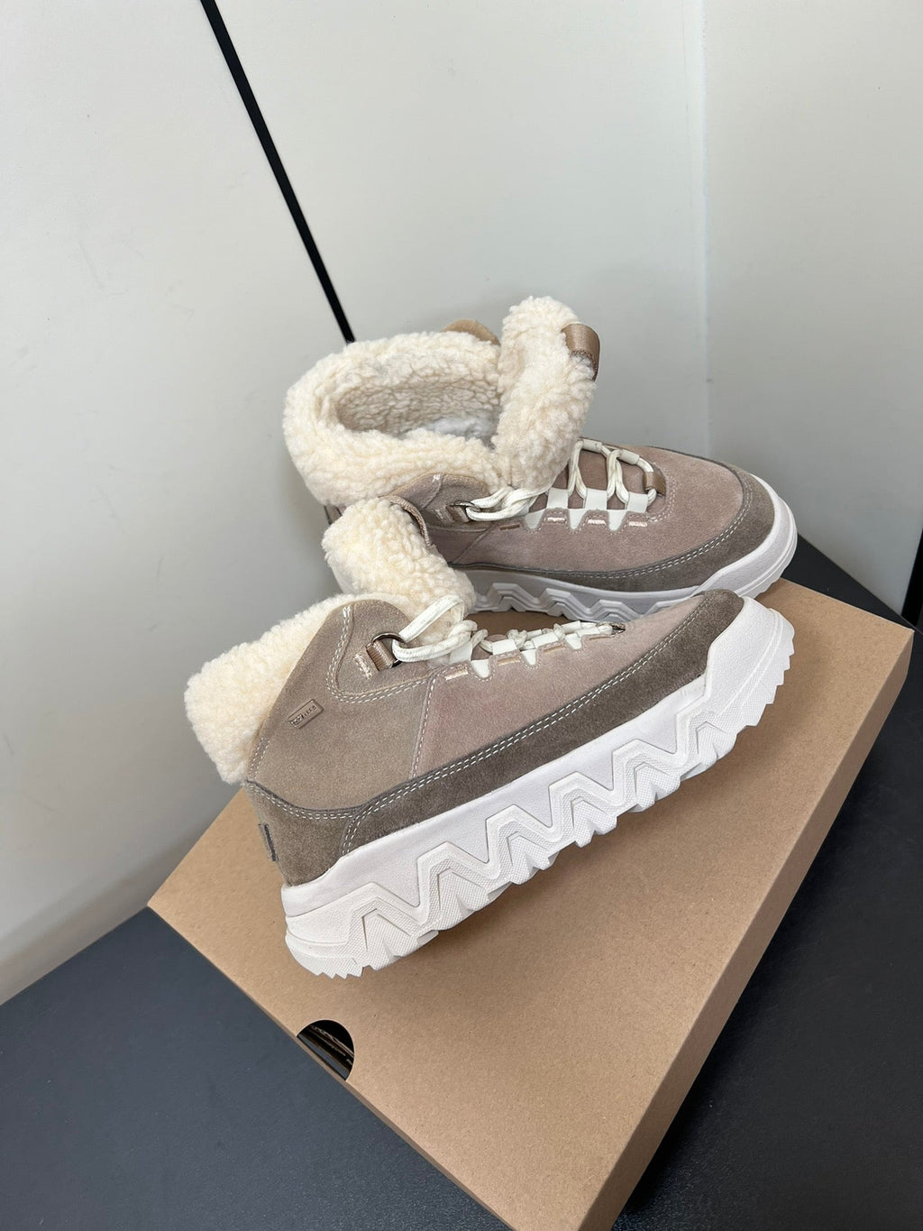 TERRETRAIL COZY LACE IN SAND BROWN SUEDE AND FLEECE
