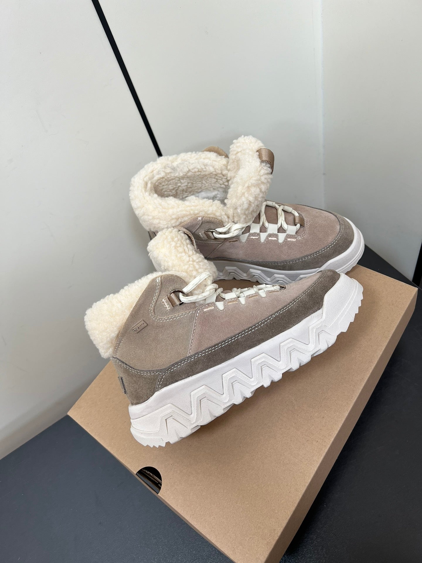 TERRETRAIL COZY LACE IN SAND BROWN SUEDE AND FLEECE
