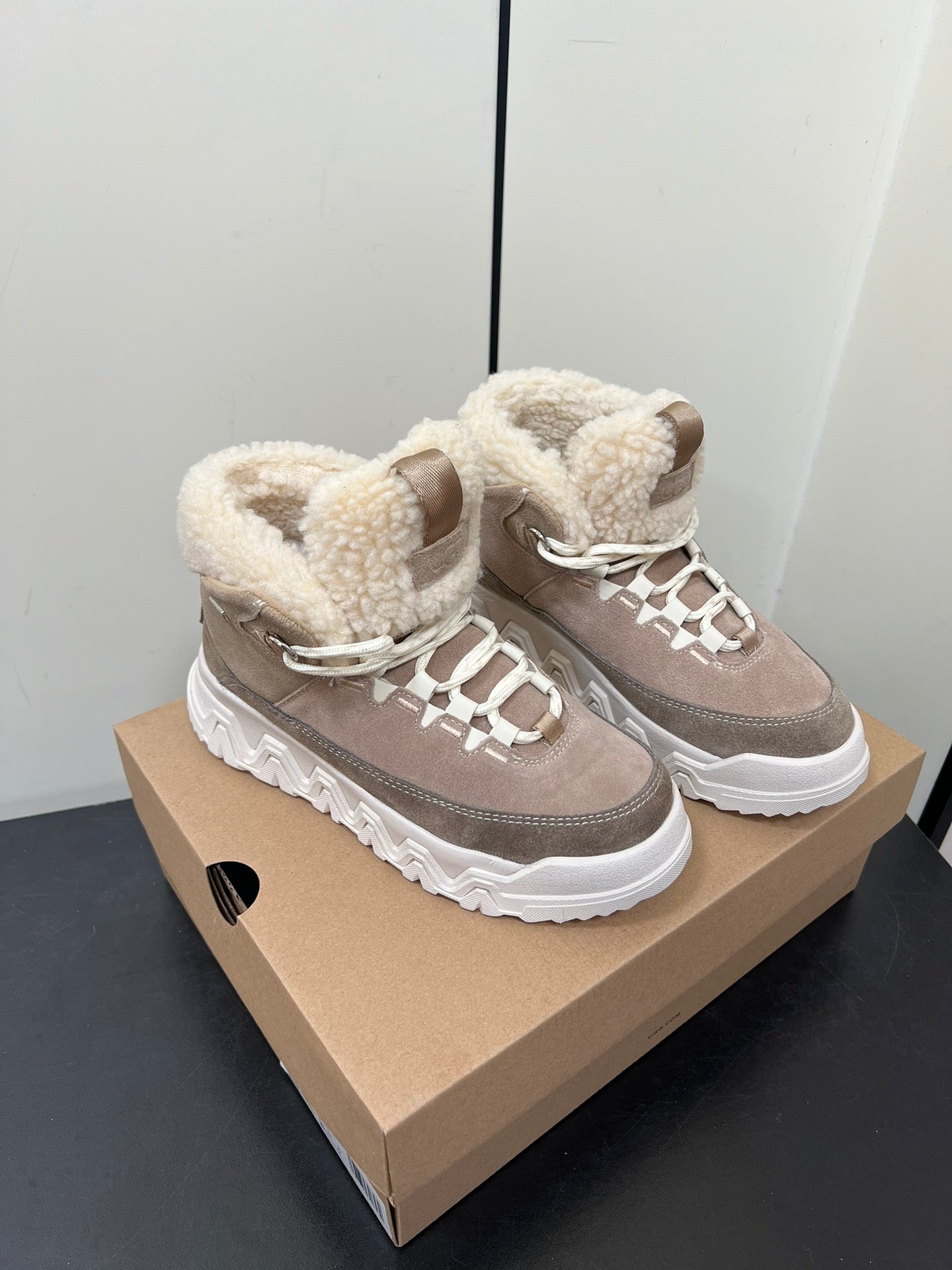 TERRETRAIL COZY LACE IN SAND BROWN SUEDE AND FLEECE
