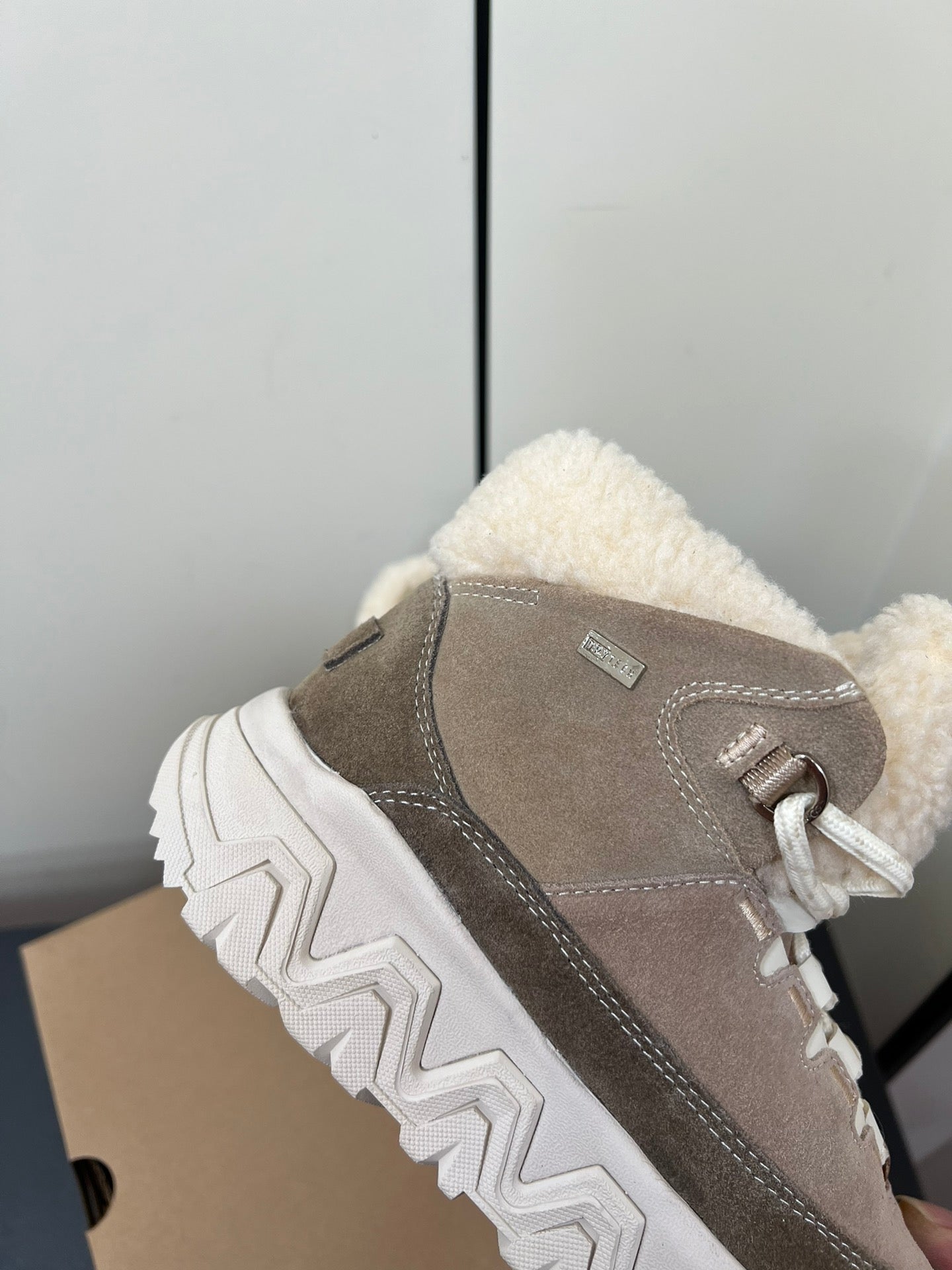 TERRETRAIL COZY LACE IN SAND BROWN SUEDE AND FLEECE