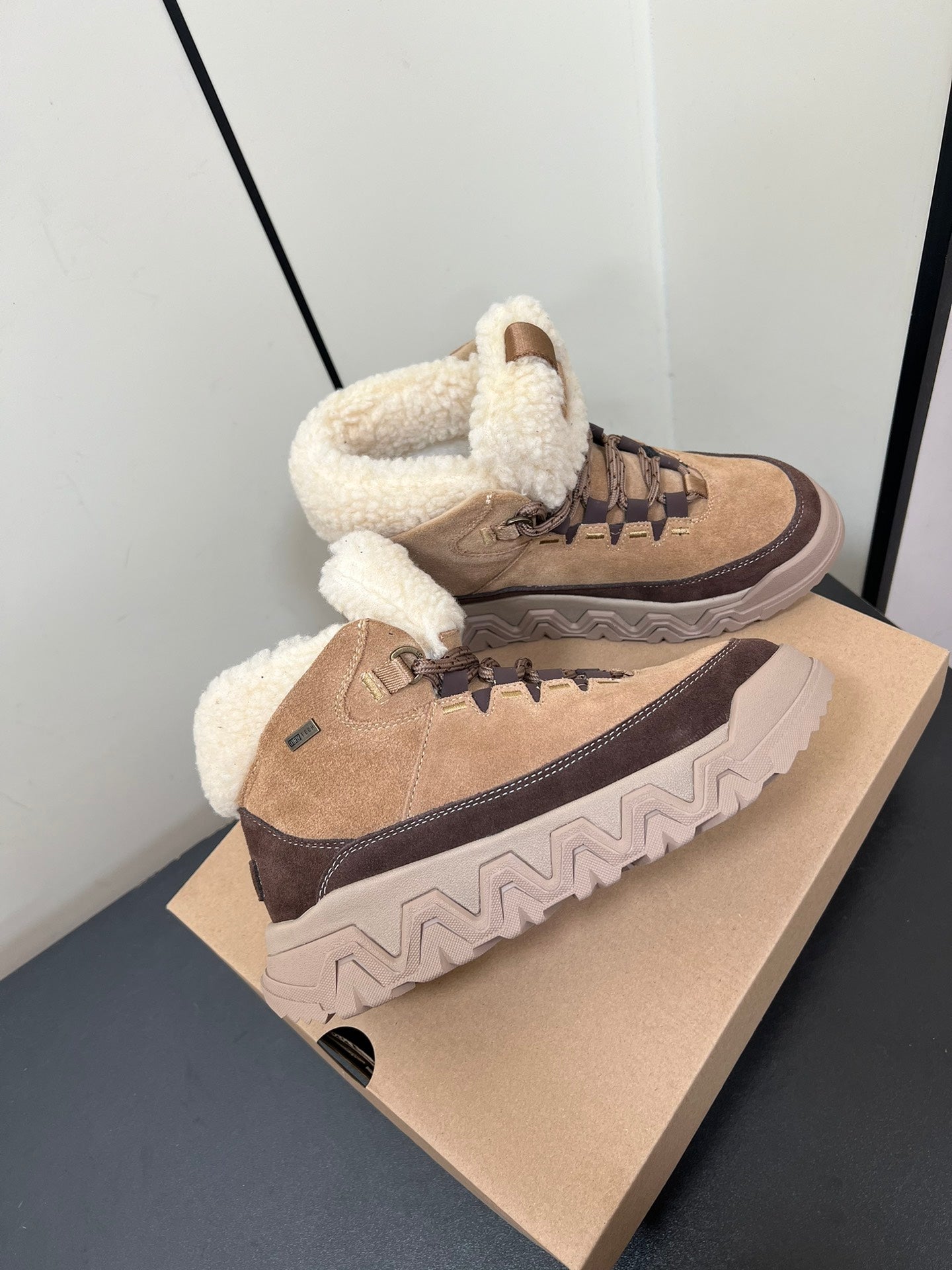 TERRETRAIL COZY LACE IN CHESTNUT BROWN SUEDE AND FLEECE