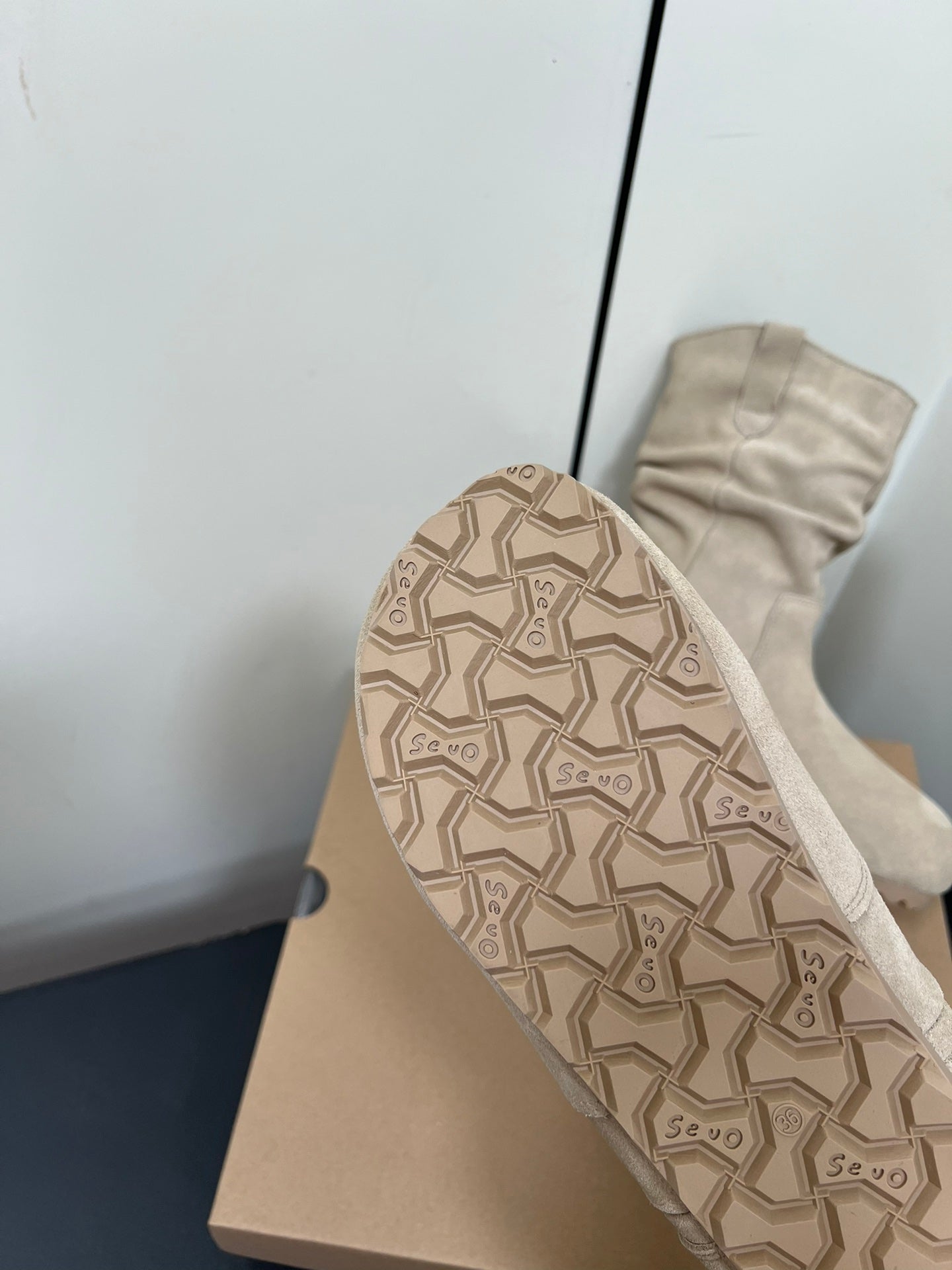 STACKED WRINKLE SHORT BOOTS IN KHAKI BROWN SUEDE