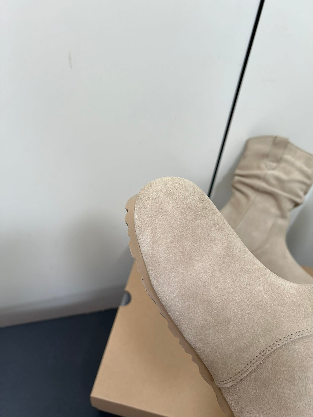 STACKED WRINKLE SHORT BOOTS IN KHAKI BROWN SUEDE