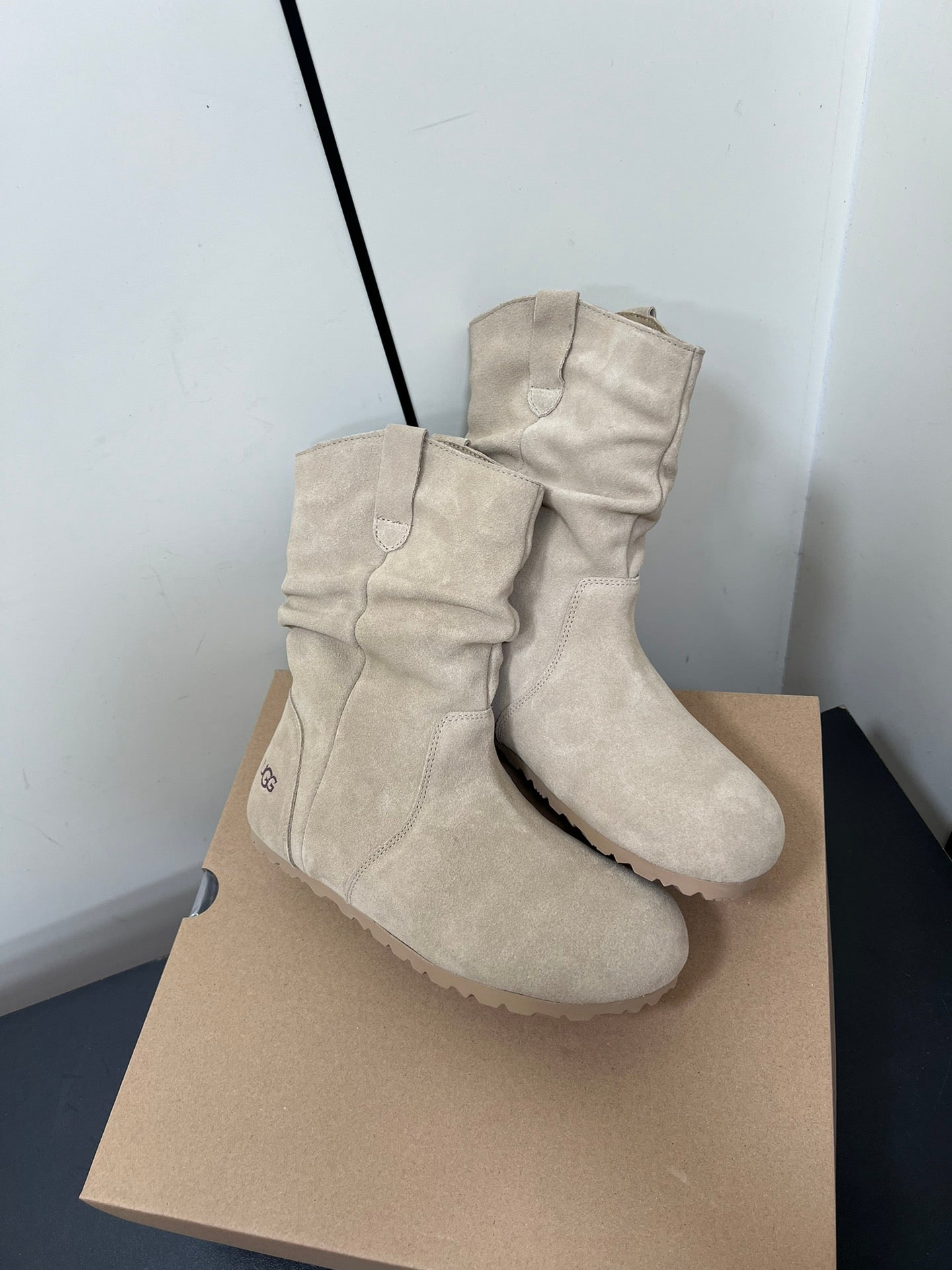 STACKED WRINKLE SHORT BOOTS IN KHAKI BROWN SUEDE