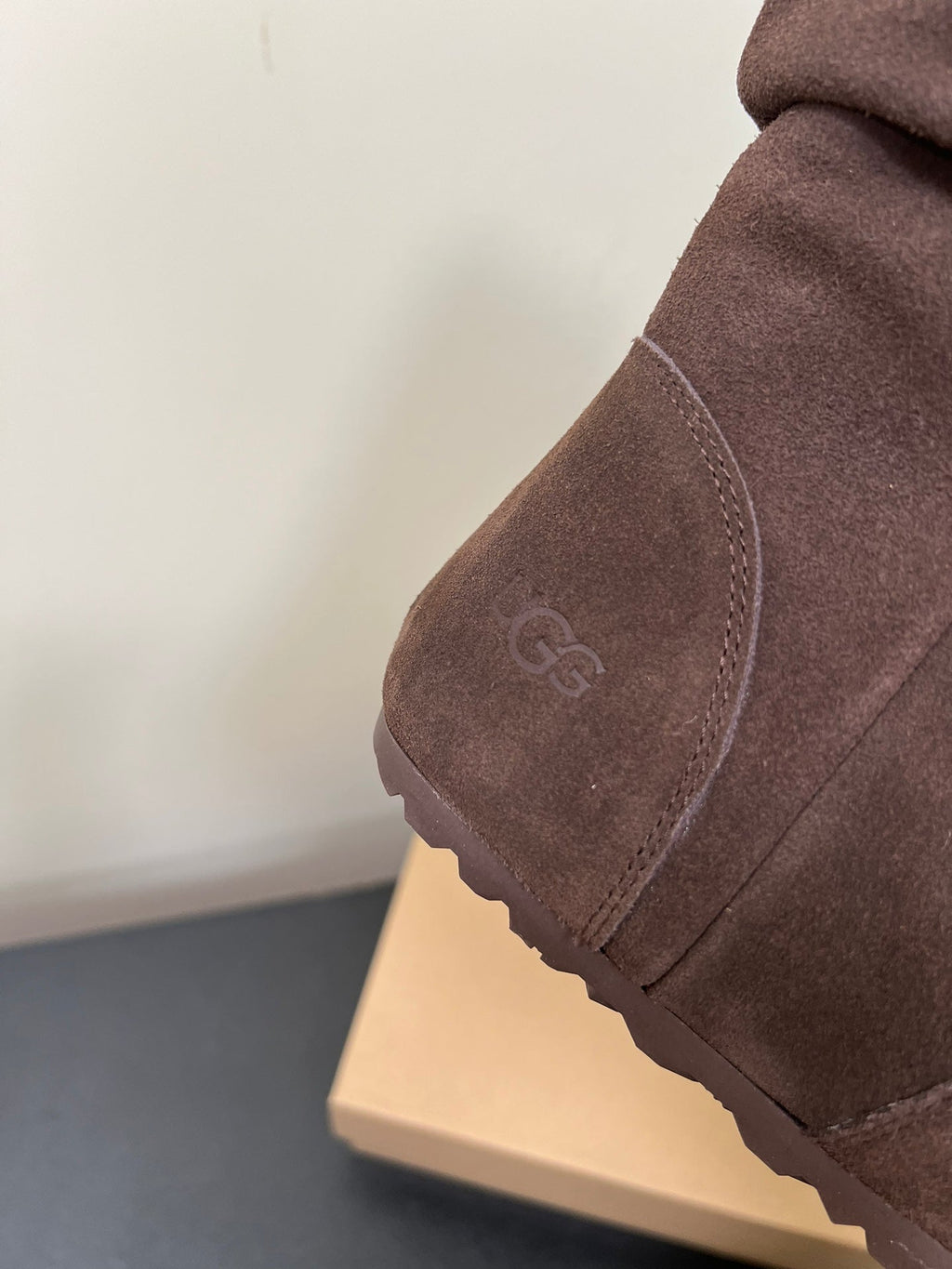 STACKED WRINKLE SHORT BOOTS IN HICKORY BROWN SUEDE