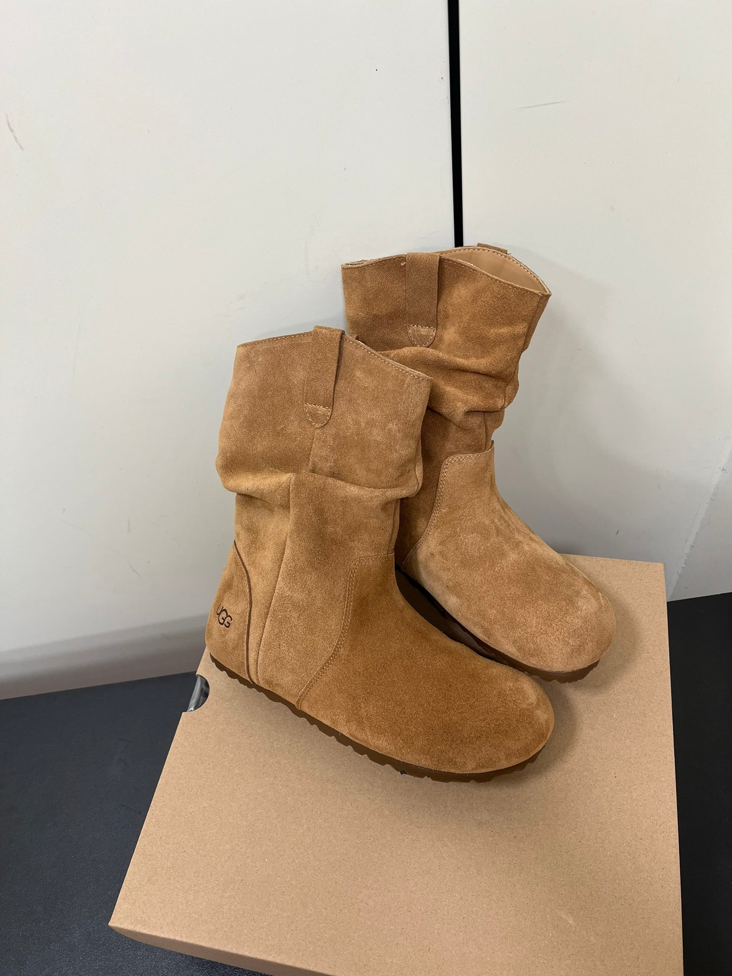 STACKED WRINKLE SHORT BOOTS IN CIDER BROWN SUEDE
