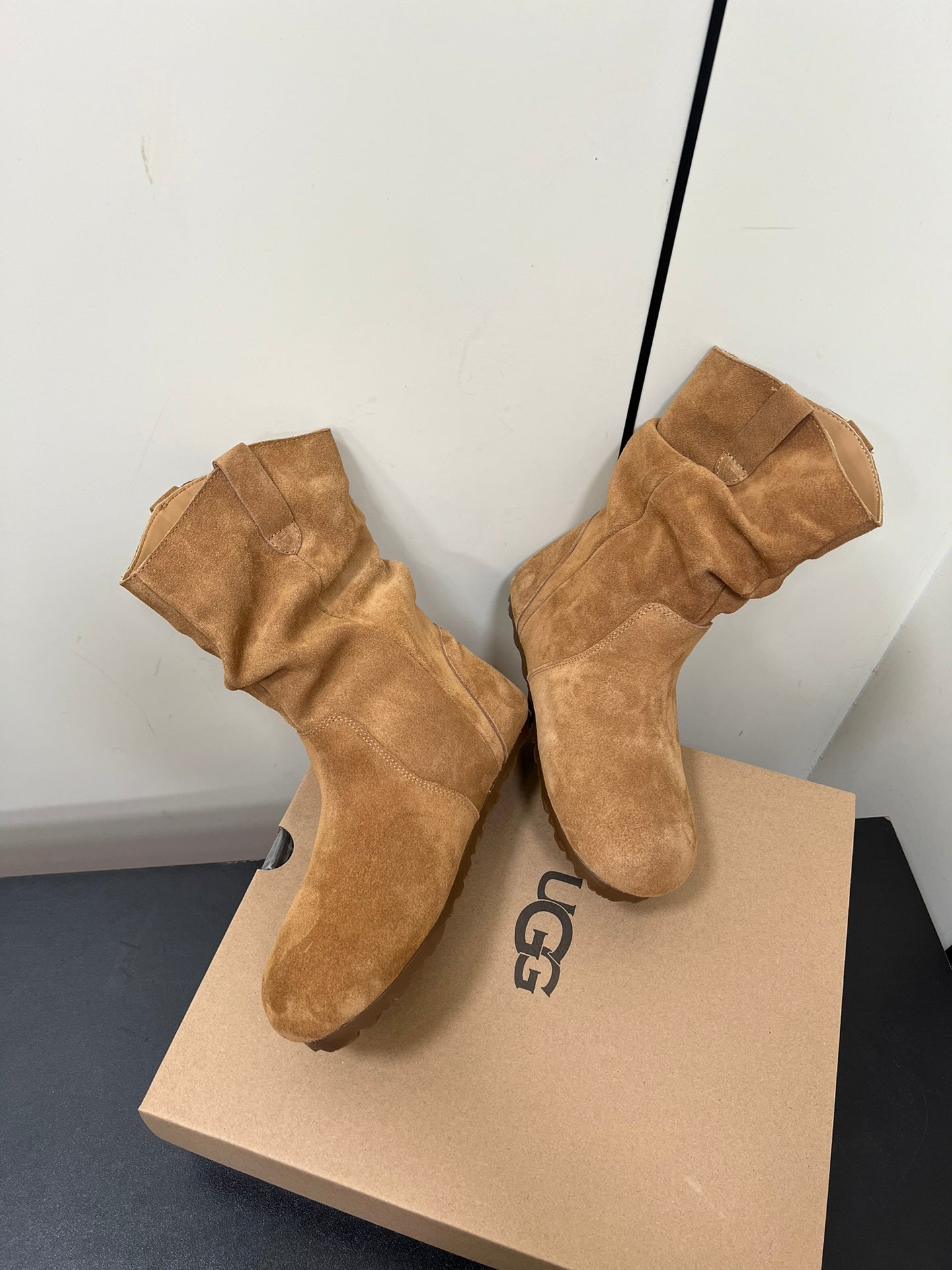 STACKED WRINKLE SHORT BOOTS IN CIDER BROWN SUEDE