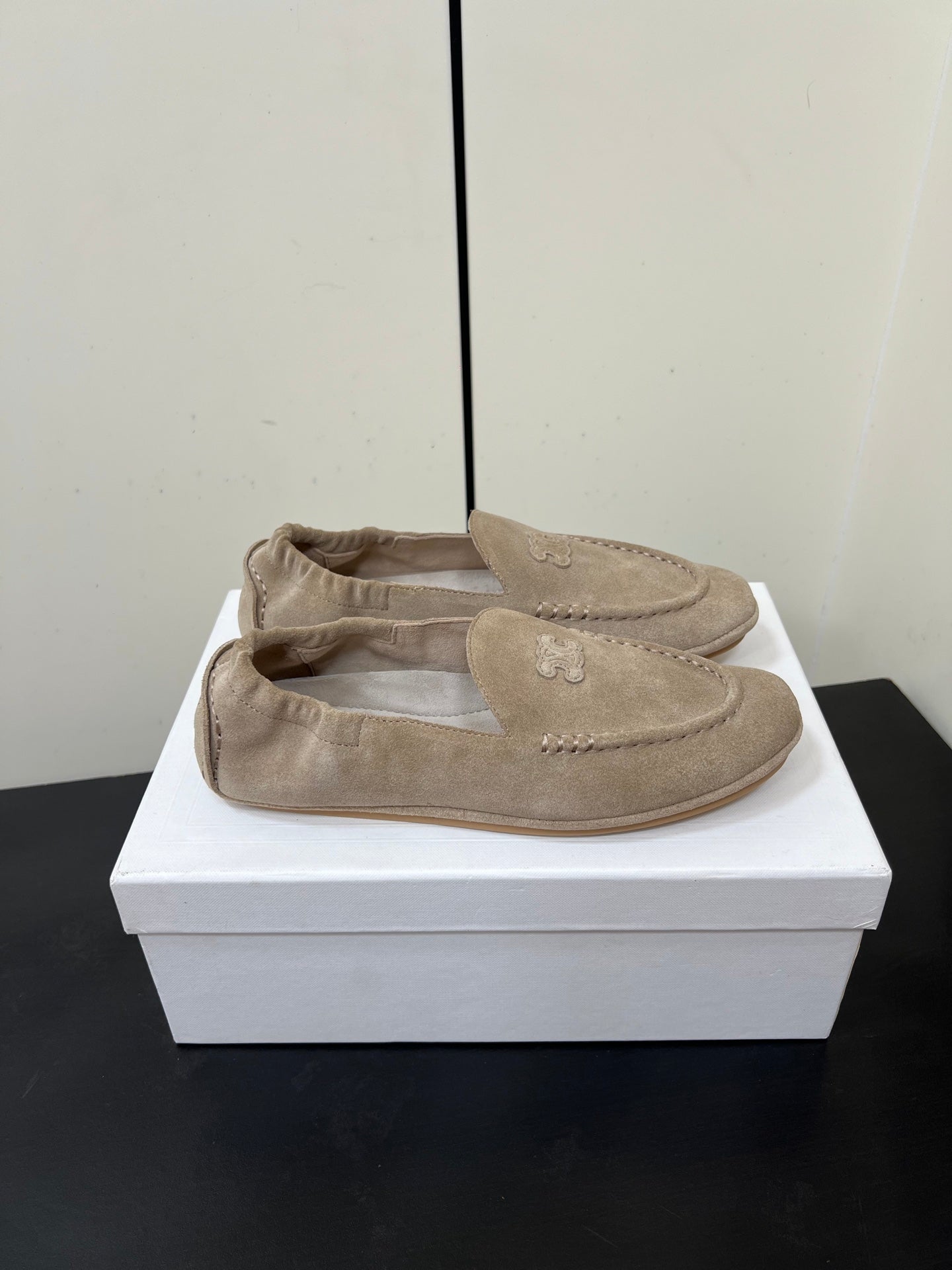 CELINE 26S MAILLON TRIOMPHE LOAFER IN BEIGE SUEDE
