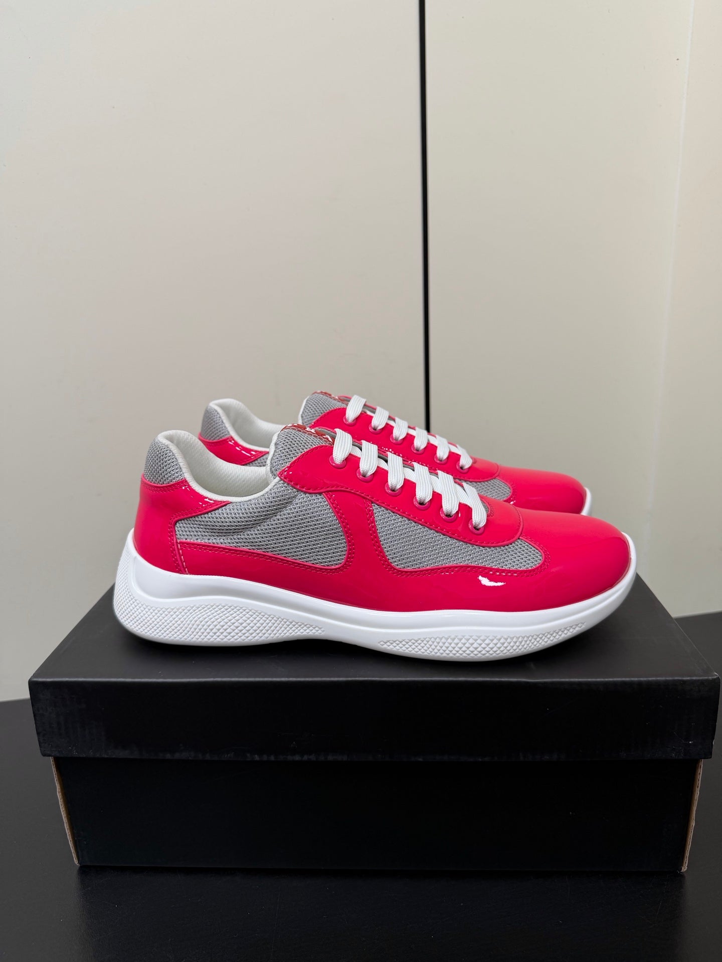 PRADA 26S SNEAKERS IN PINK PATENT CALFSKIN AND WHITE MESH