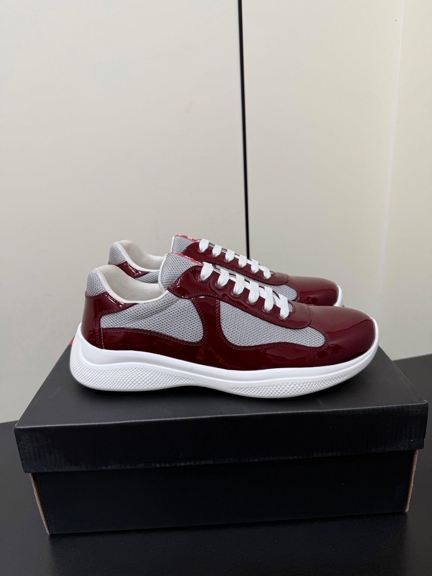 PRADA 26S SNEAKERS IN BURGUNDY RED PATENT CALFSKIN AND WHITE MESH