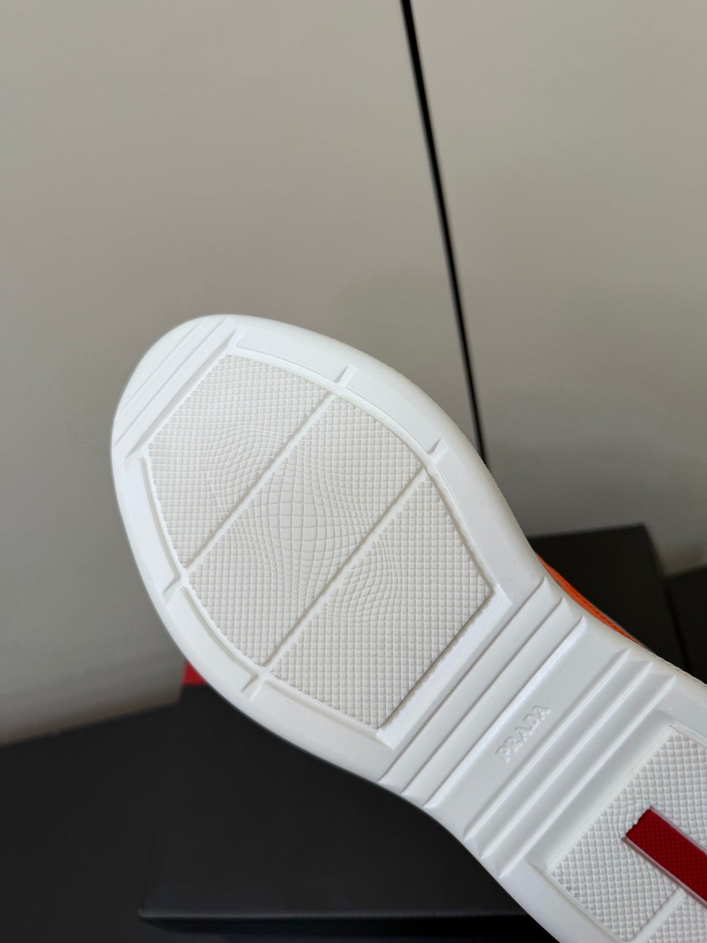 PRADA 26S SNEAKERS IN ORANGE PATENT CALFSKIN AND WHITE MESH