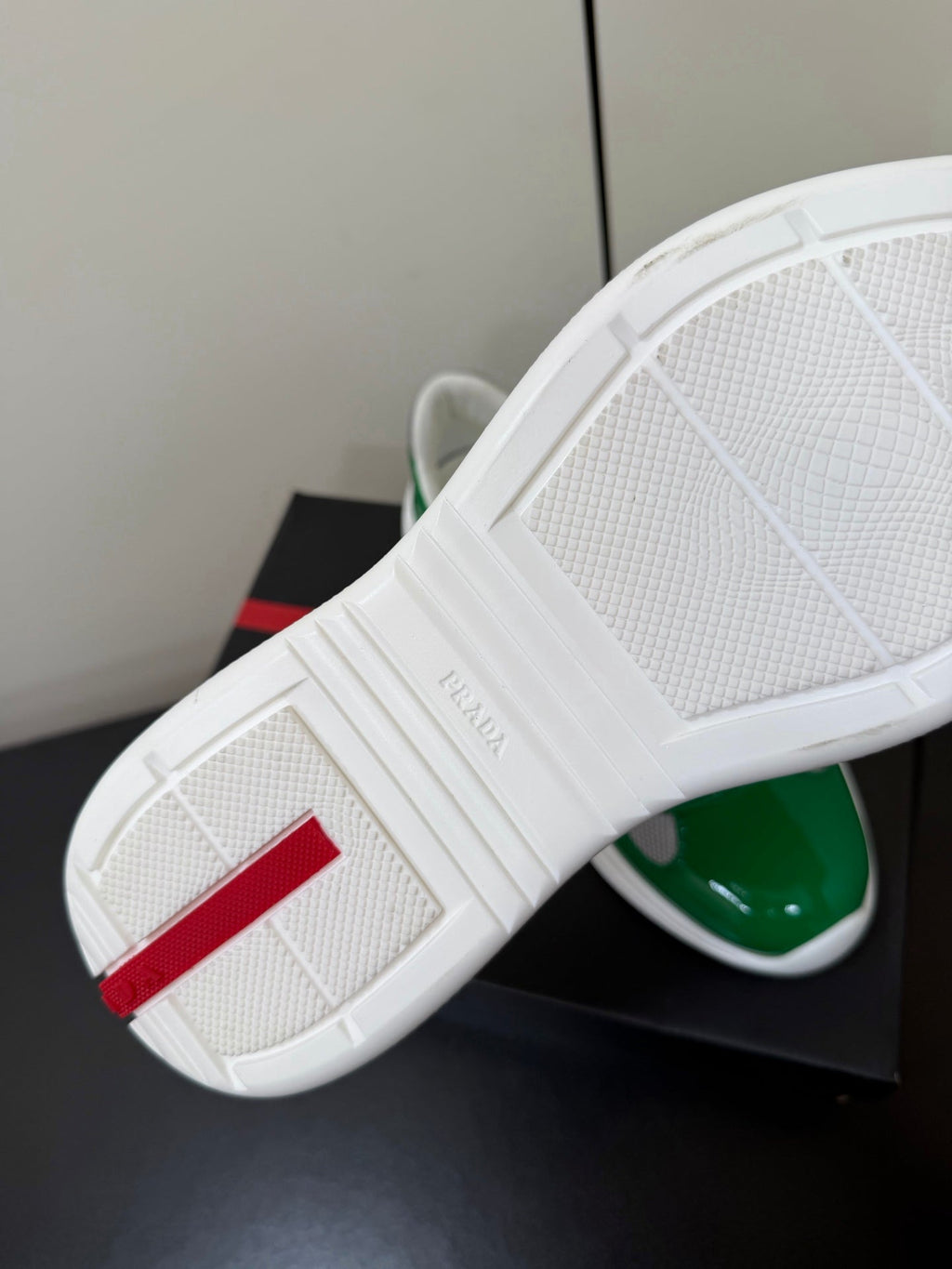 PRADA 26S SNEAKERS IN GREEN PATENT CALFSKIN AND WHITE MESH
