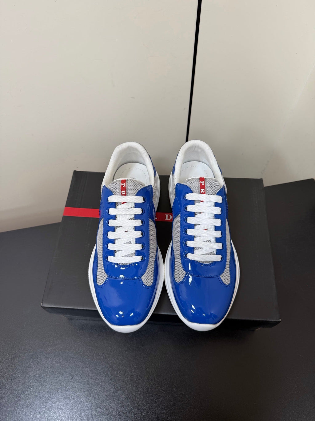 PRADA 26S SNEAKERS IN DARK BLUE PATENT CALFSKIN AND WHITE MESH