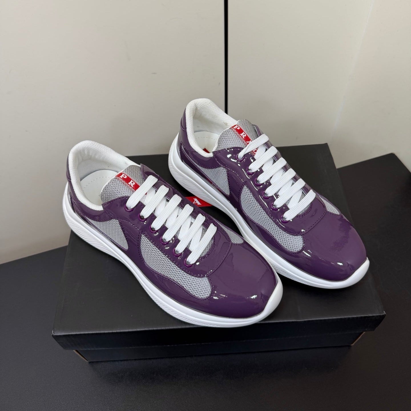 PRADA 26S SNEAKERS IN PLUM PURPLE PATENT CALFSKIN AND WHITE MESH