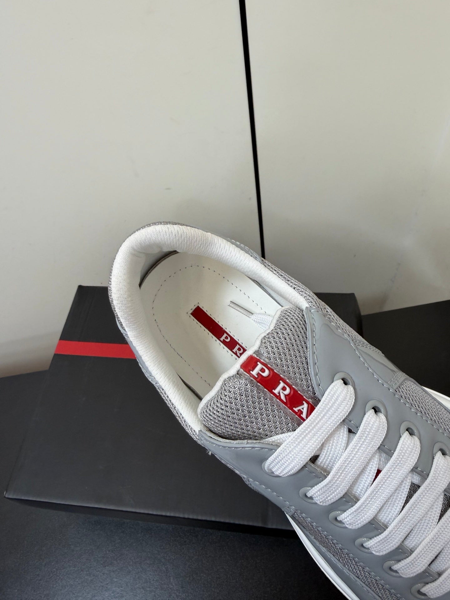 PRADA 26S SNEAKERS IN LIGHT GRAY PATENT CALFSKIN AND WHITE MESH