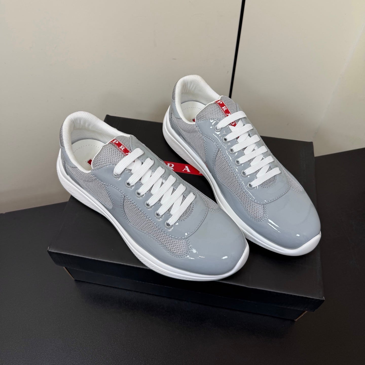 PRADA 26S SNEAKERS IN LIGHT GRAY PATENT CALFSKIN AND WHITE MESH