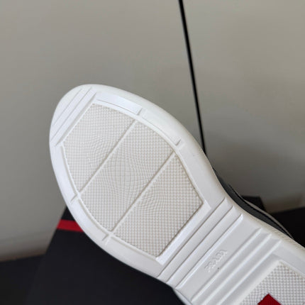 PRADA 26S SNEAKERS IN NAVY BLUE PATENT CALFSKIN AND WHITE MESH