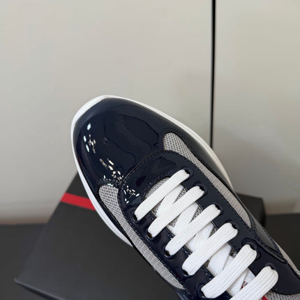 PRADA 26S SNEAKERS IN NAVY BLUE PATENT CALFSKIN AND WHITE MESH