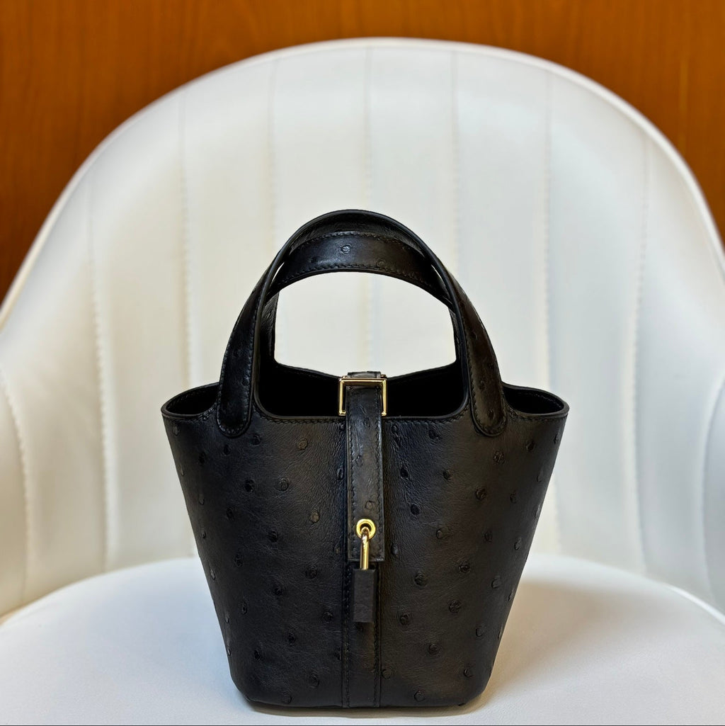 HM 25S PICOTIN LOCK 14 CM IN BLACK OSTRICH WITH GOLD HARDWARE
