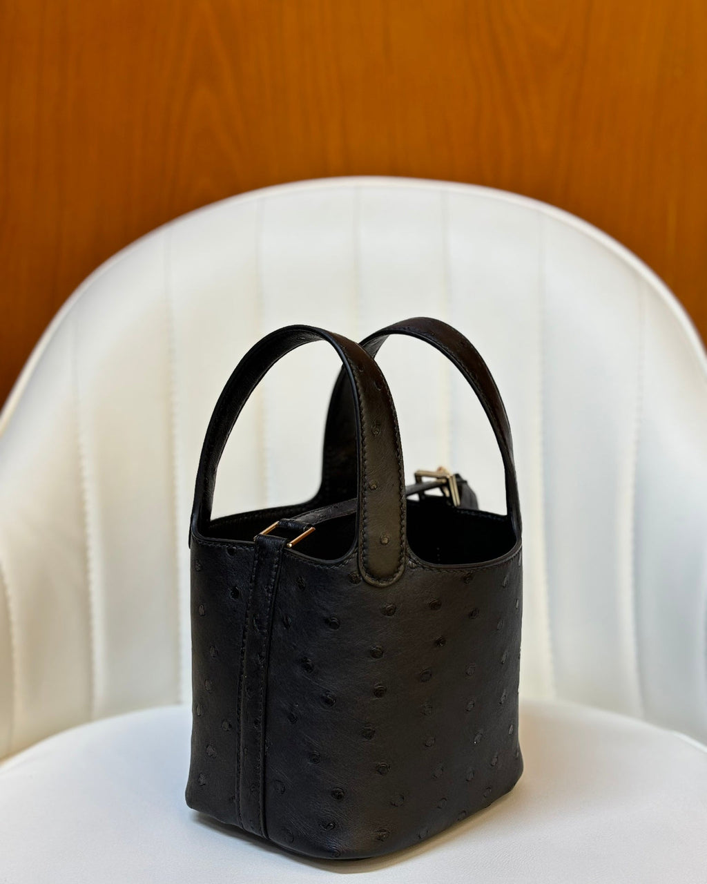 HM 25S PICOTIN LOCK 14 CM IN BLACK OSTRICH WITH GOLD HARDWARE