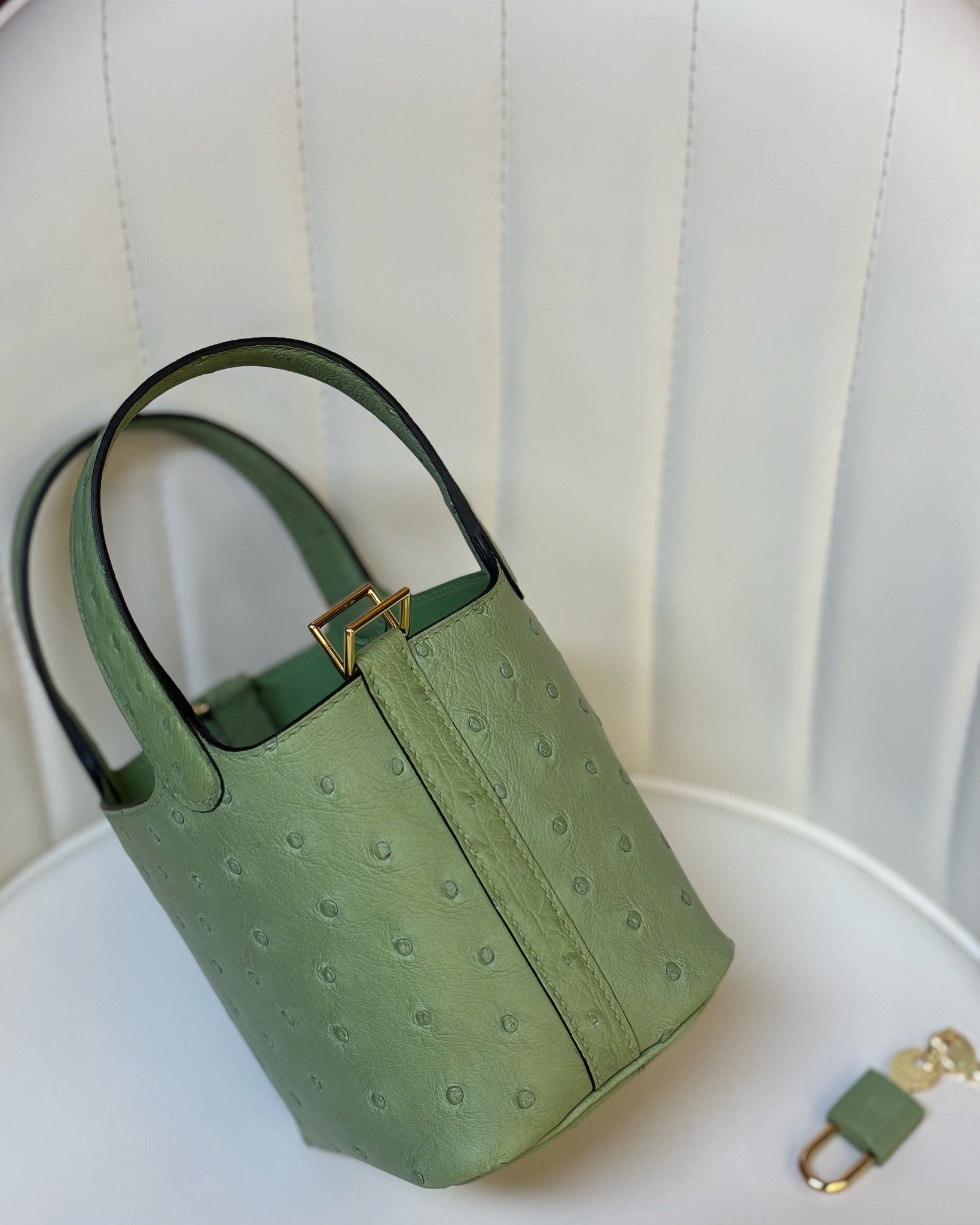 HM 25S PICOTIN LOCK 14 CM IN OLIVE GREEN OSTRICH WITH GOLD HARDWARE