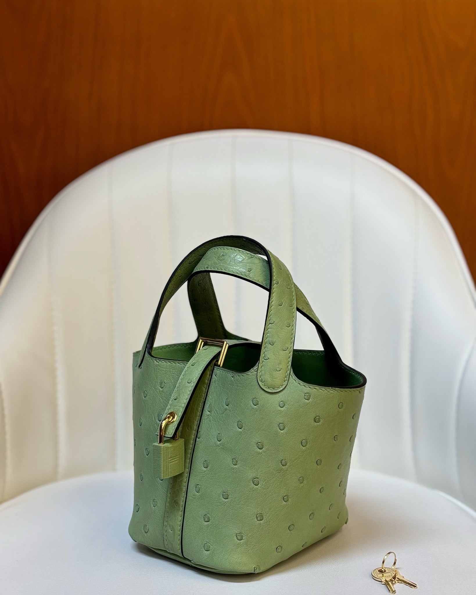HM 25S PICOTIN LOCK 14 CM IN OLIVE GREEN OSTRICH WITH GOLD HARDWARE