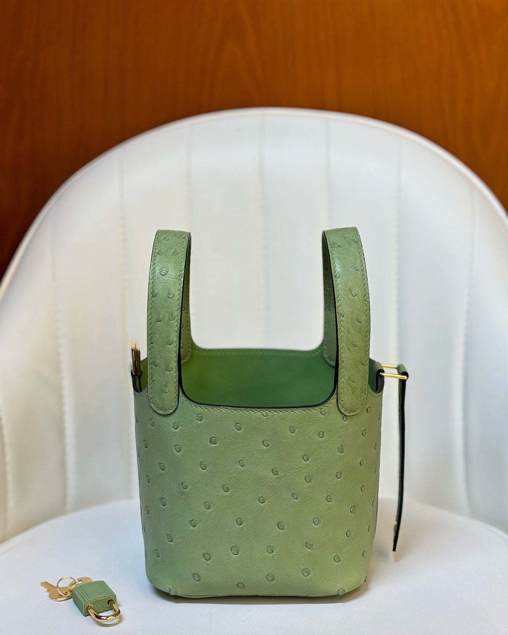 HM 25S PICOTIN LOCK 14 CM IN OLIVE GREEN OSTRICH WITH GOLD HARDWARE