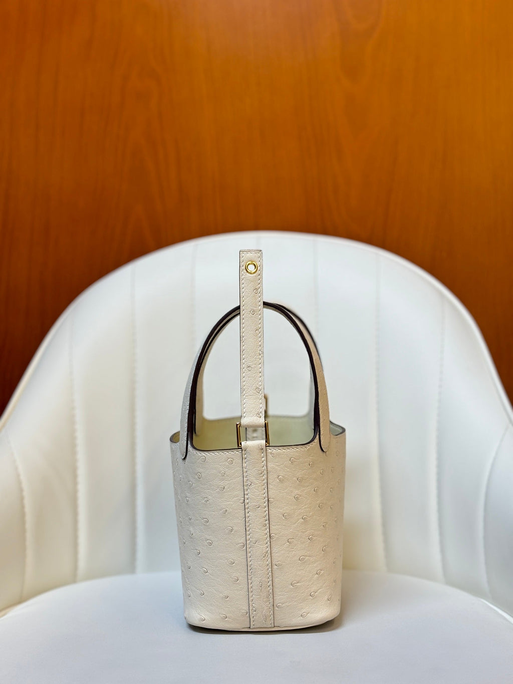 HM 25S PICOTIN LOCK 14 CM IN CREAM WHITE OSTRICH WITH GOLD HARDWARE