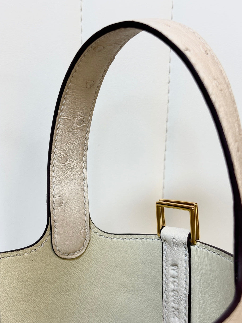 HM 25S PICOTIN LOCK 14 CM IN CREAM WHITE OSTRICH WITH GOLD HARDWARE