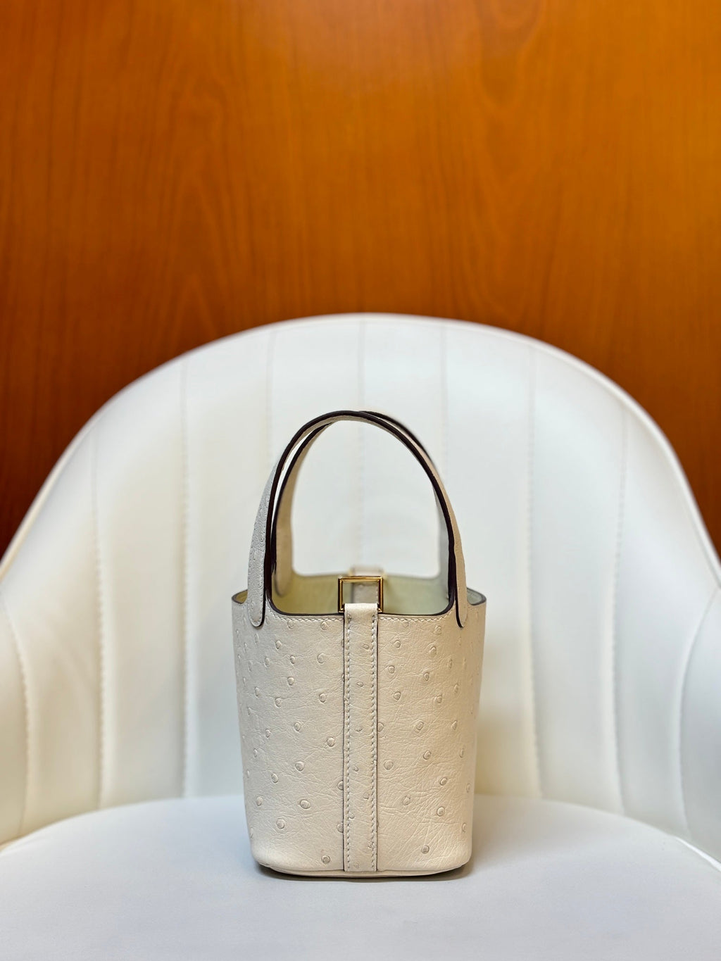 HM 25S PICOTIN LOCK 14 CM IN CREAM WHITE OSTRICH WITH GOLD HARDWARE
