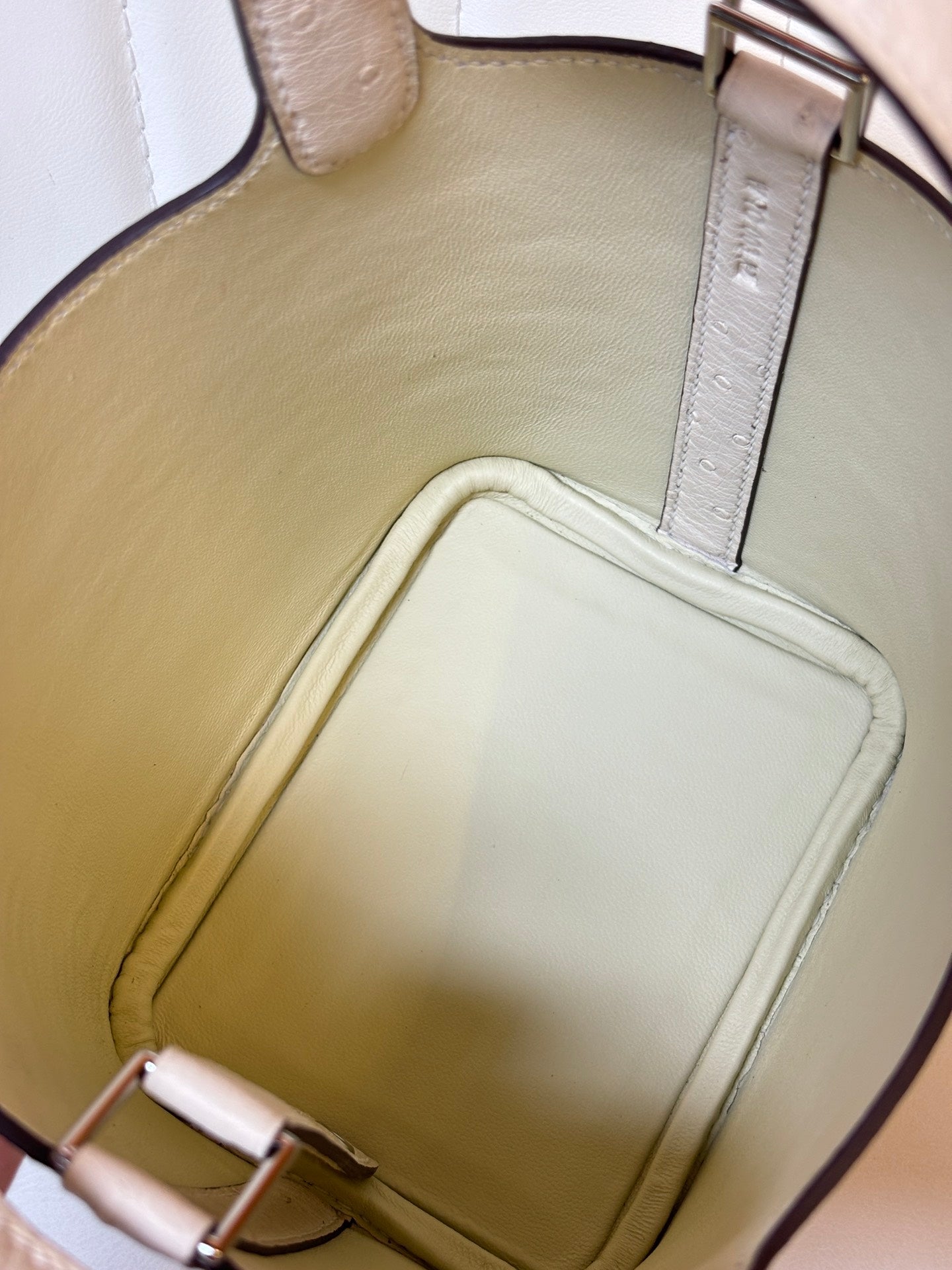 HM 25S PICOTIN LOCK 14 CM IN CREAM WHITE OSTRICH WITH SILVER HARDWARE