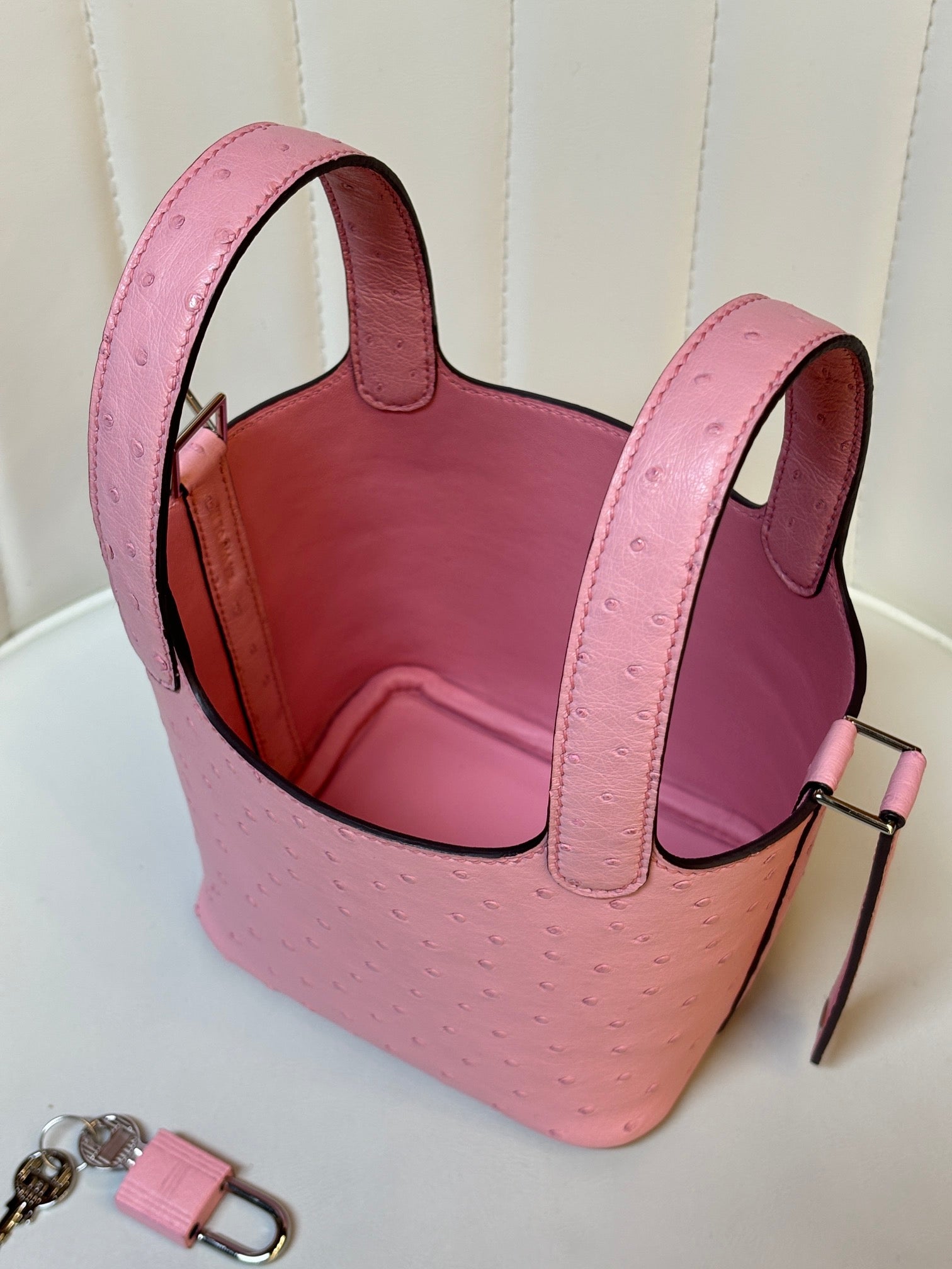 HM 25S PICOTIN LOCK 14 CM IN PINK OSTRICH WITH SILVER HARDWARE