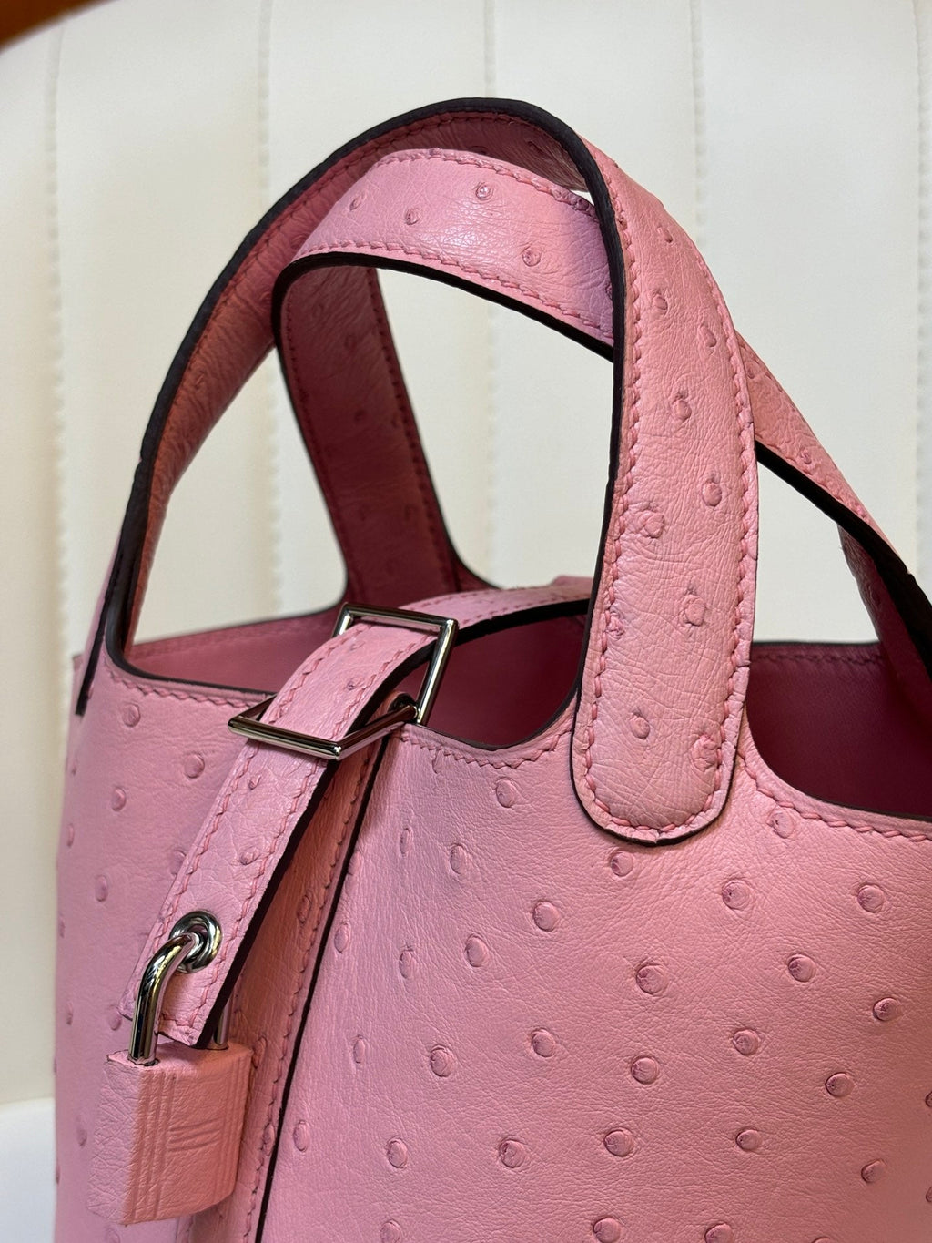 HM 25S PICOTIN LOCK 14 CM IN PINK OSTRICH WITH SILVER HARDWARE