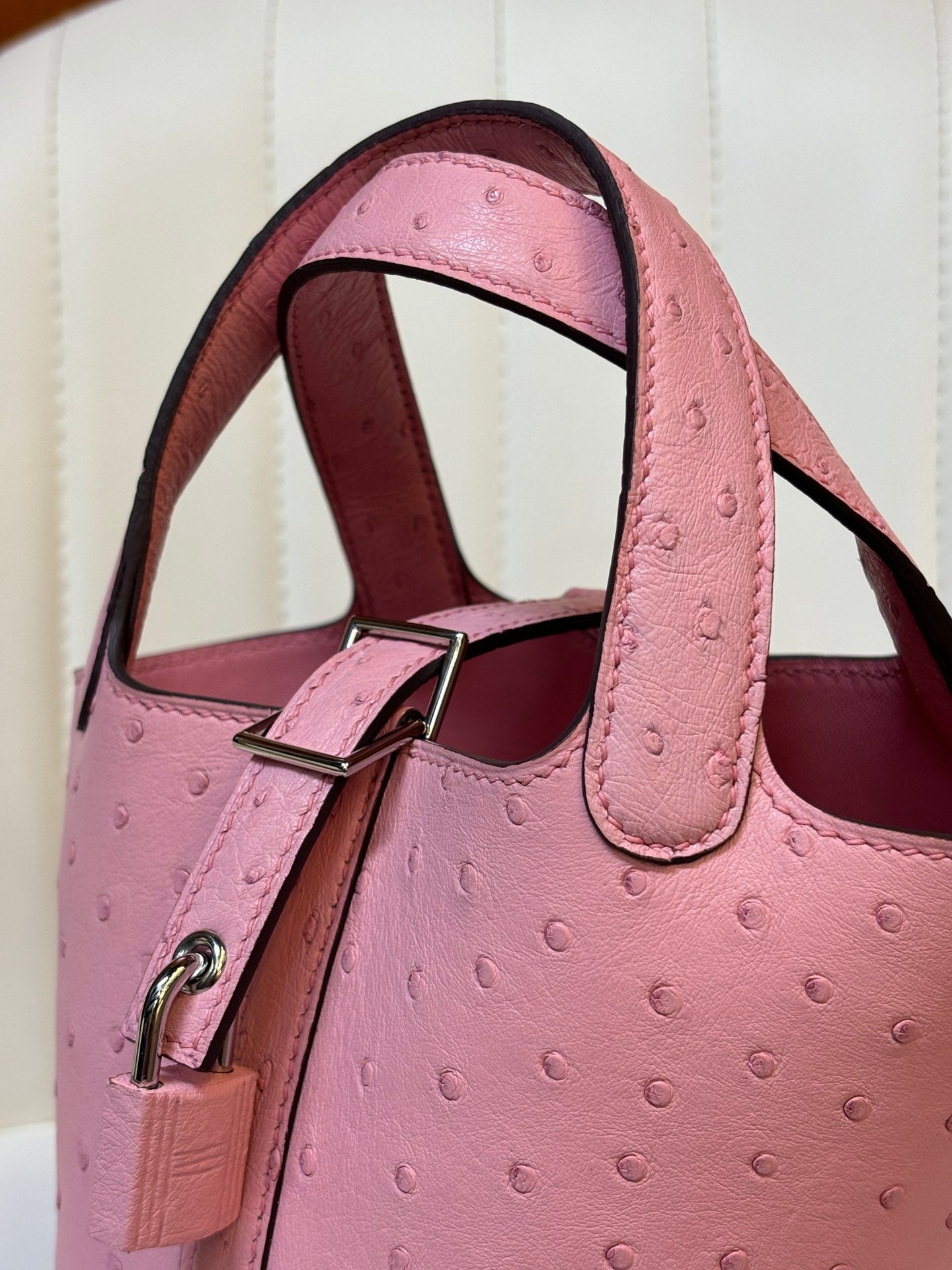 HM 25S PICOTIN LOCK 14 CM IN PINK OSTRICH WITH SILVER HARDWARE