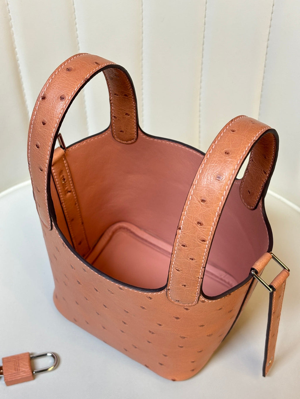 HM 25S PICOTIN LOCK 14 CM IN LIGHT CLAY ORANGE OSTRICH WITH SILVER HARDWARE