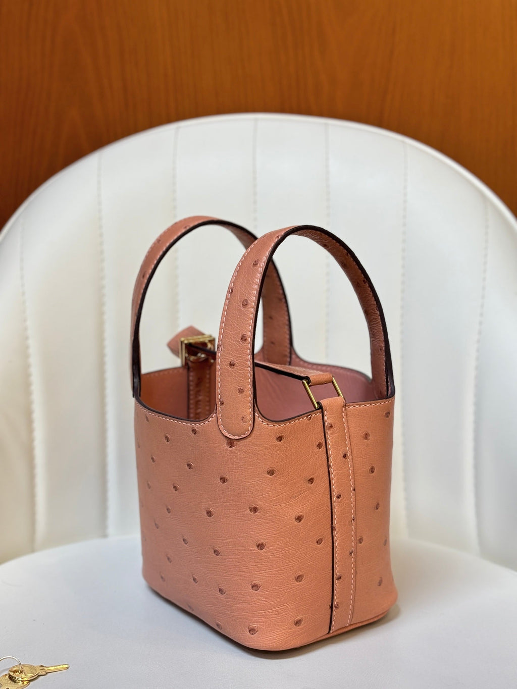 HM 25S PICOTIN LOCK 14 CM IN LIGHT CLAY ORANGE OSTRICH WITH GOLD HARDWARE