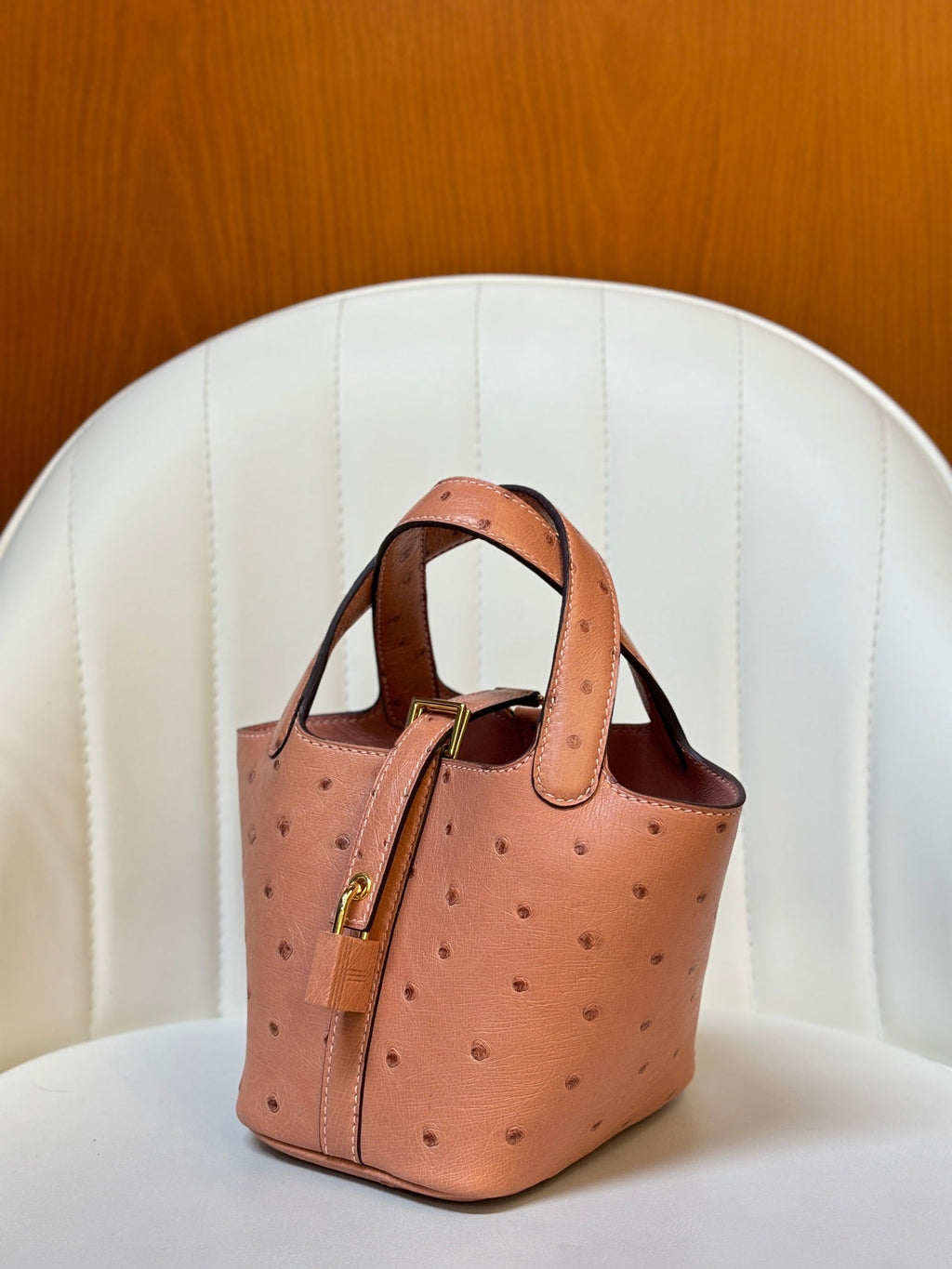 HM 25S PICOTIN LOCK 14 CM IN LIGHT CLAY ORANGE OSTRICH WITH GOLD HARDWARE