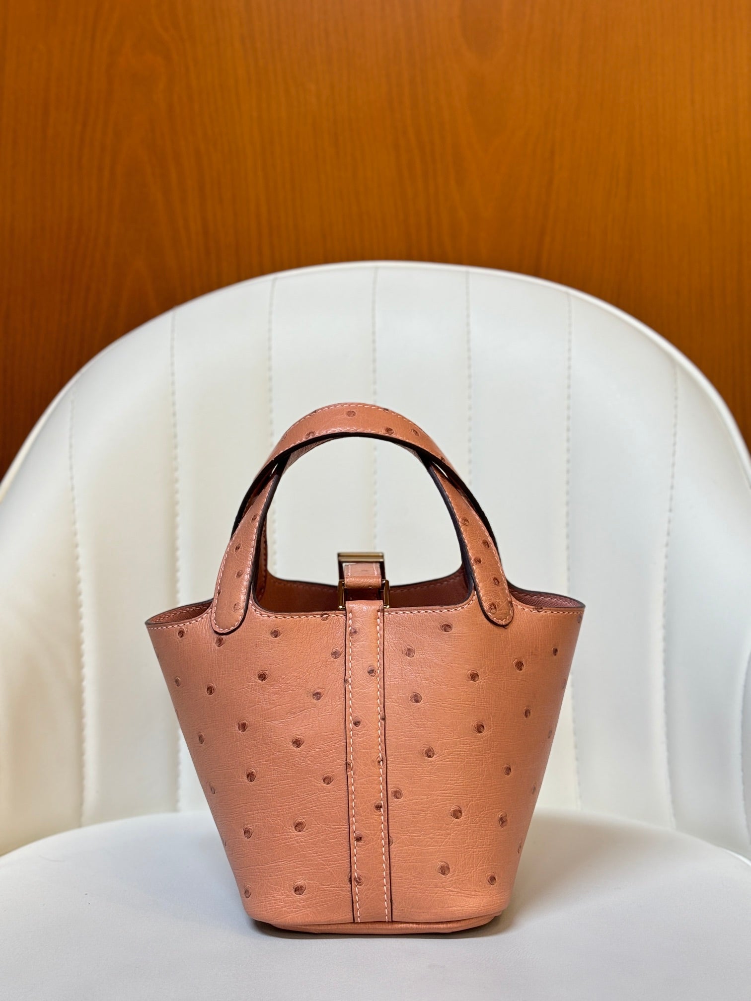 HM 25S PICOTIN LOCK 14 CM IN LIGHT CLAY ORANGE OSTRICH WITH GOLD HARDWARE