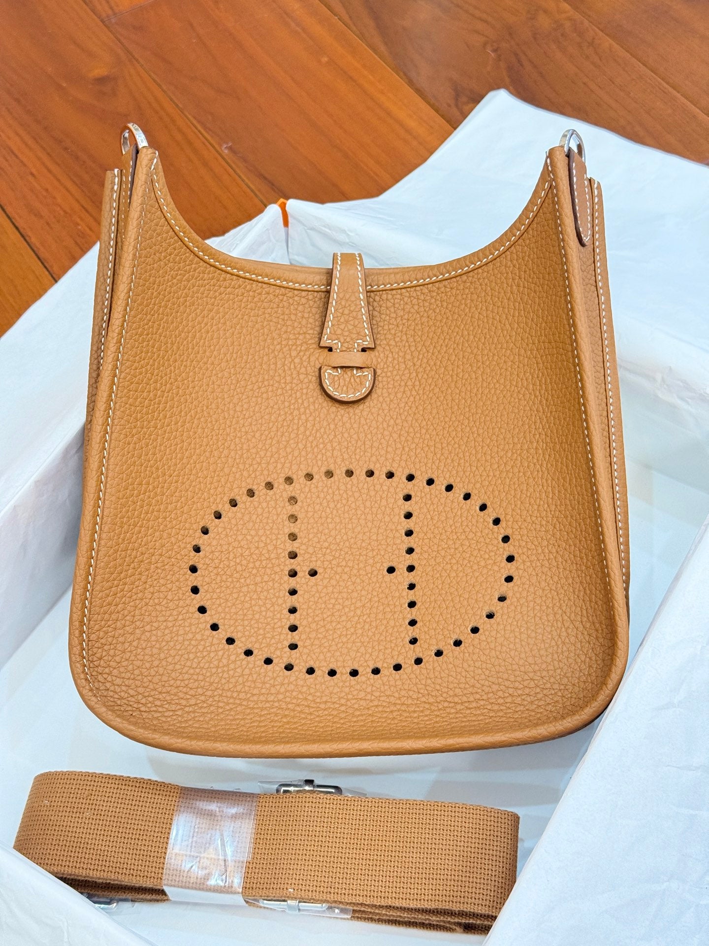HM 26S EVELYNE BAG 23CM IN ORANGE BROWN GRAINED CALFSKIN