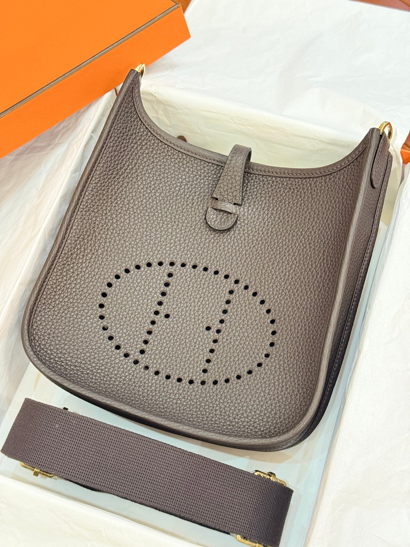 HM 26S EVELYNE BAG 23CM IN DARK BROWN GRAINED CALFSKIN