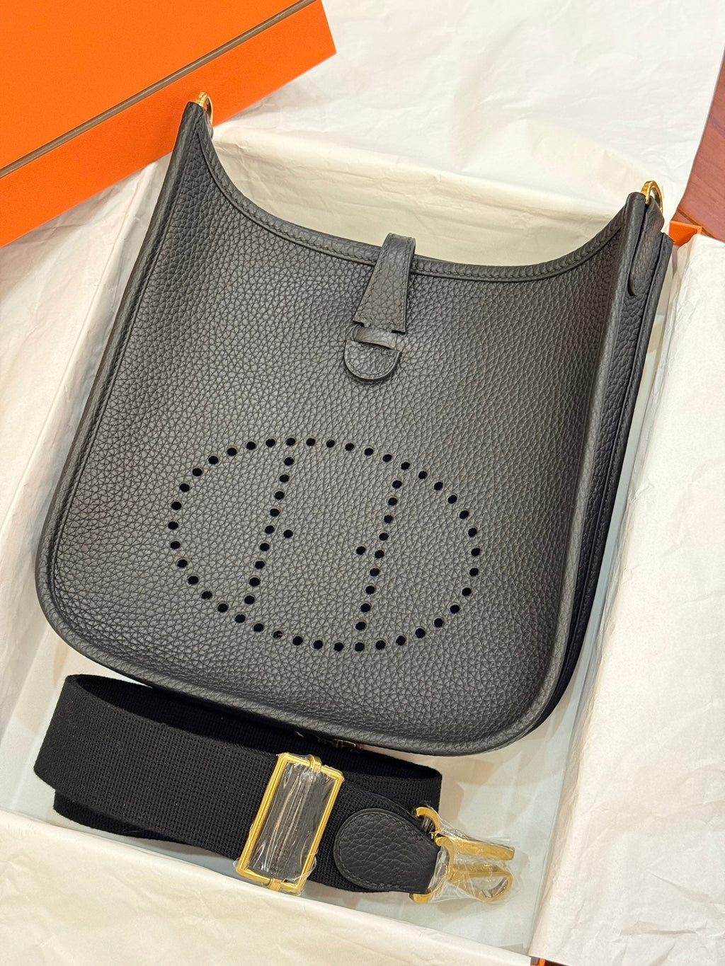 HM 26S EVELYNE BAG 23CM IN BLACK GRAINED CALFSKIN
