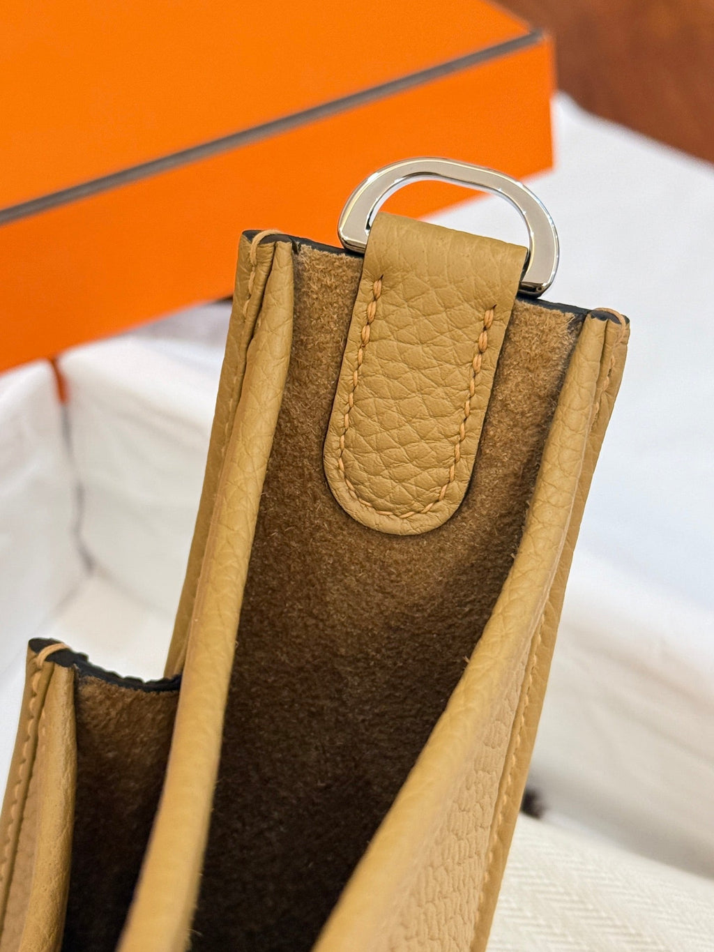 HM 26S EVELYNE BAG 23CM IN GOLDEN BROWN GRAINED CALFSKIN