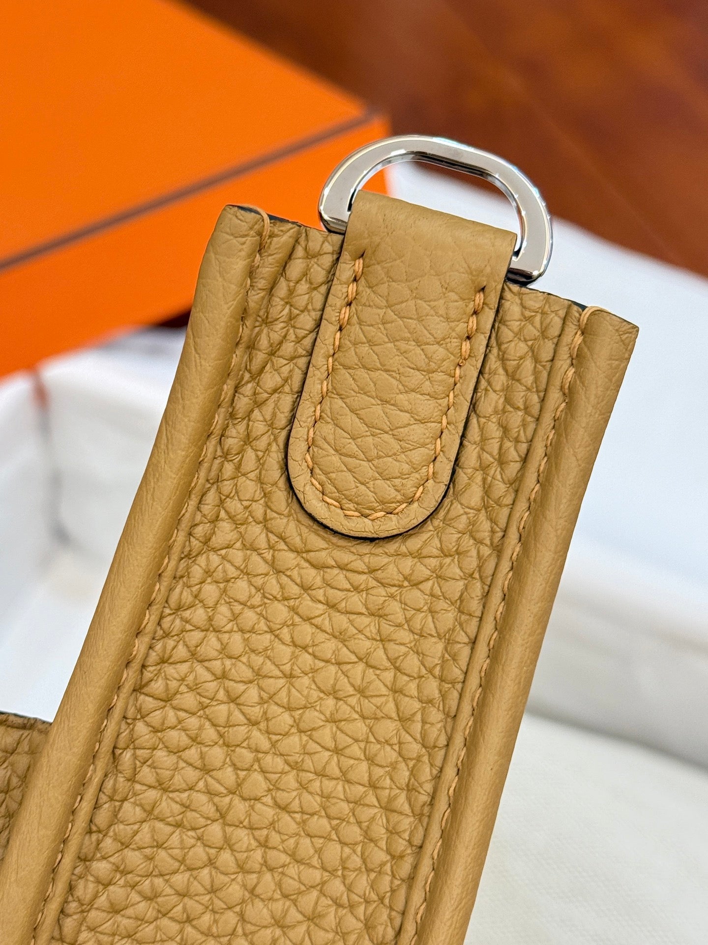 HM 26S EVELYNE BAG 23CM IN GOLDEN BROWN GRAINED CALFSKIN