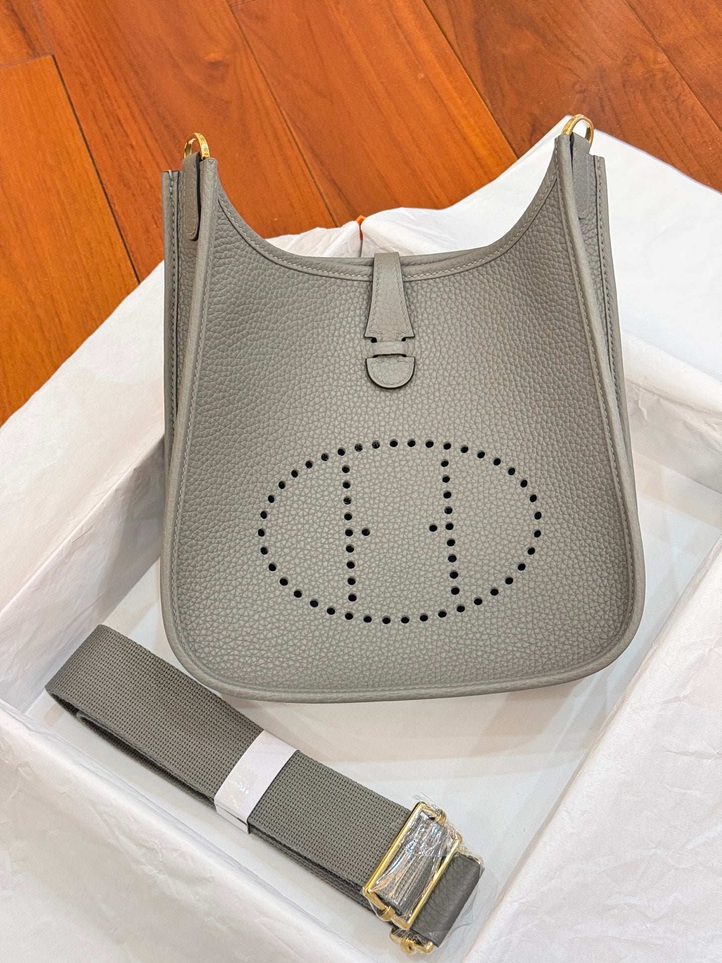 HM 26S EVELYNE BAG 23CM IN GRAY GRAINED CALFSKIN