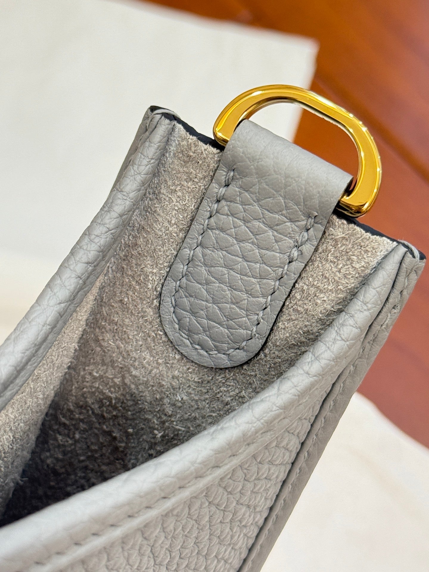 HM 26S EVELYNE BAG 23CM IN LIGHT GRAY GRAINED CALFSKIN