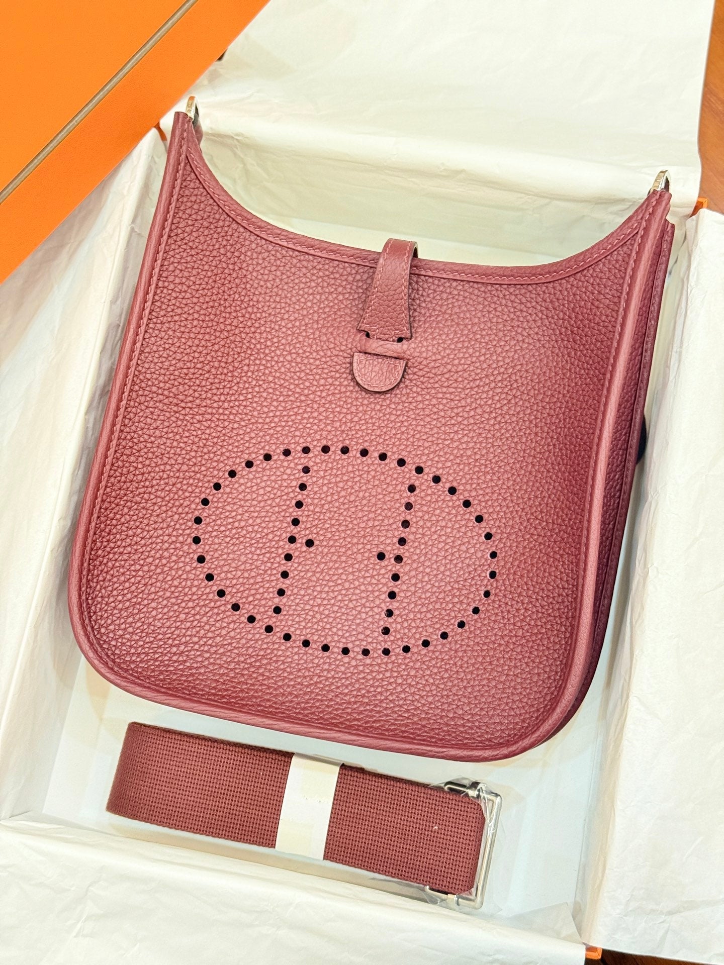 HM 26S EVELYNE BAG 23CM IN WINE RED GRAINED CALFSKIN