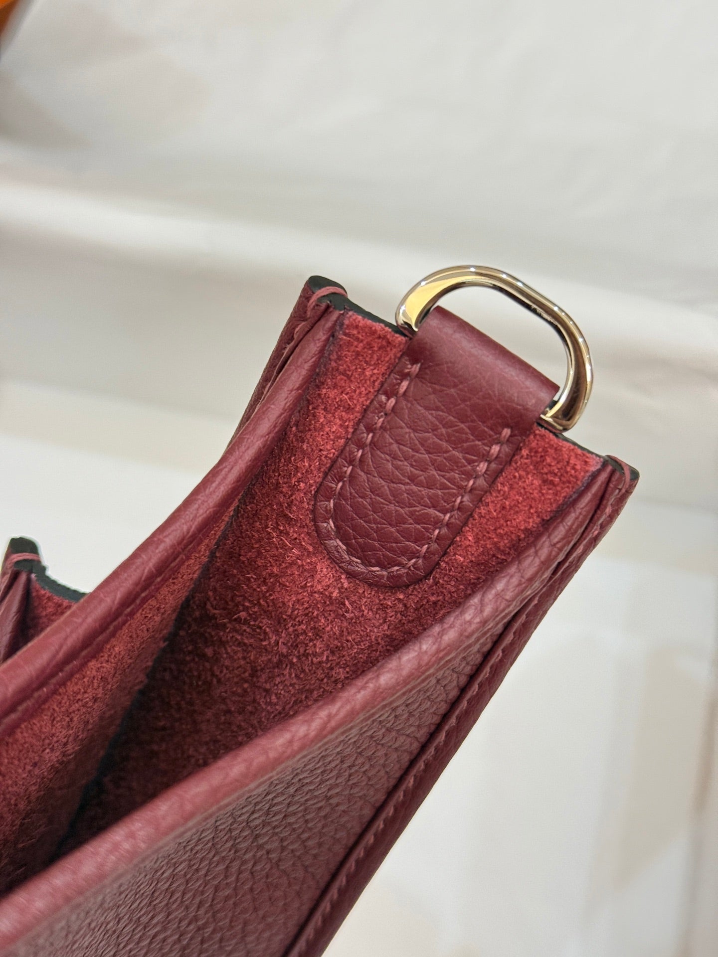 HM 26S EVELYNE BAG 23CM IN WINE RED GRAINED CALFSKIN